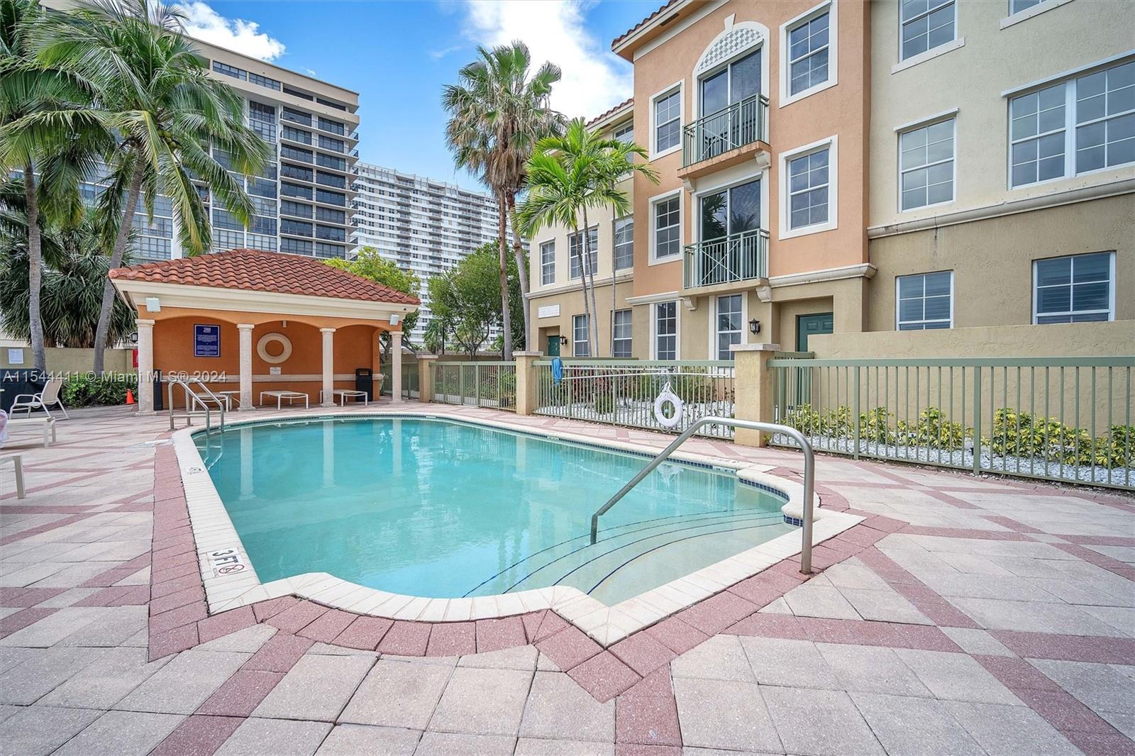 2069 S Ocean Dr TH13, Hallandale Beach, Florida 33009, 3 Bedrooms Bedrooms, ,3 BathroomsBathrooms,Residentiallease,For Rent,2069 S Ocean Dr TH13,A11544411
