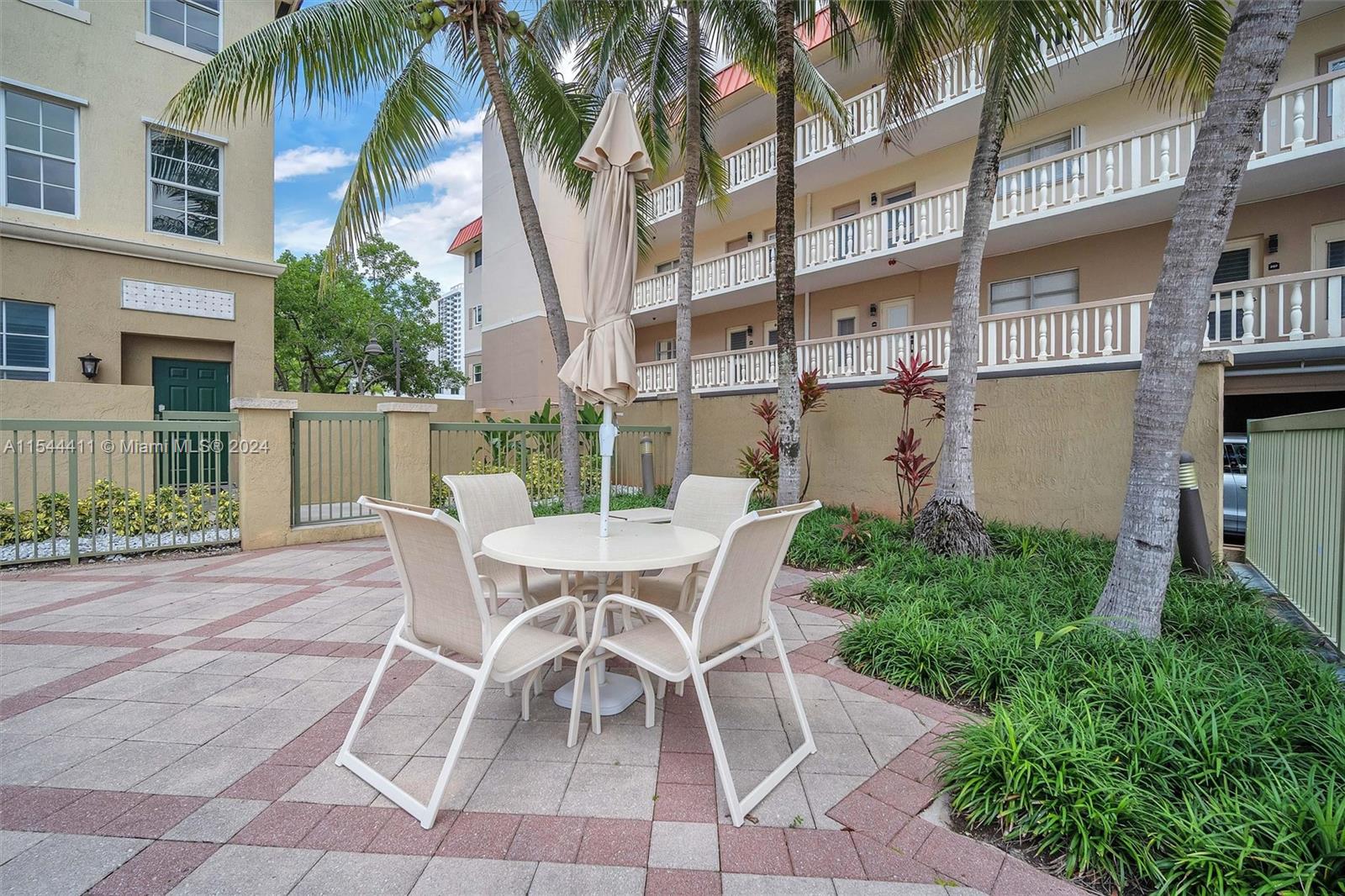 2069 S Ocean Dr TH13, Hallandale Beach, Florida 33009, 3 Bedrooms Bedrooms, ,3 BathroomsBathrooms,Residentiallease,For Rent,2069 S Ocean Dr TH13,A11544411