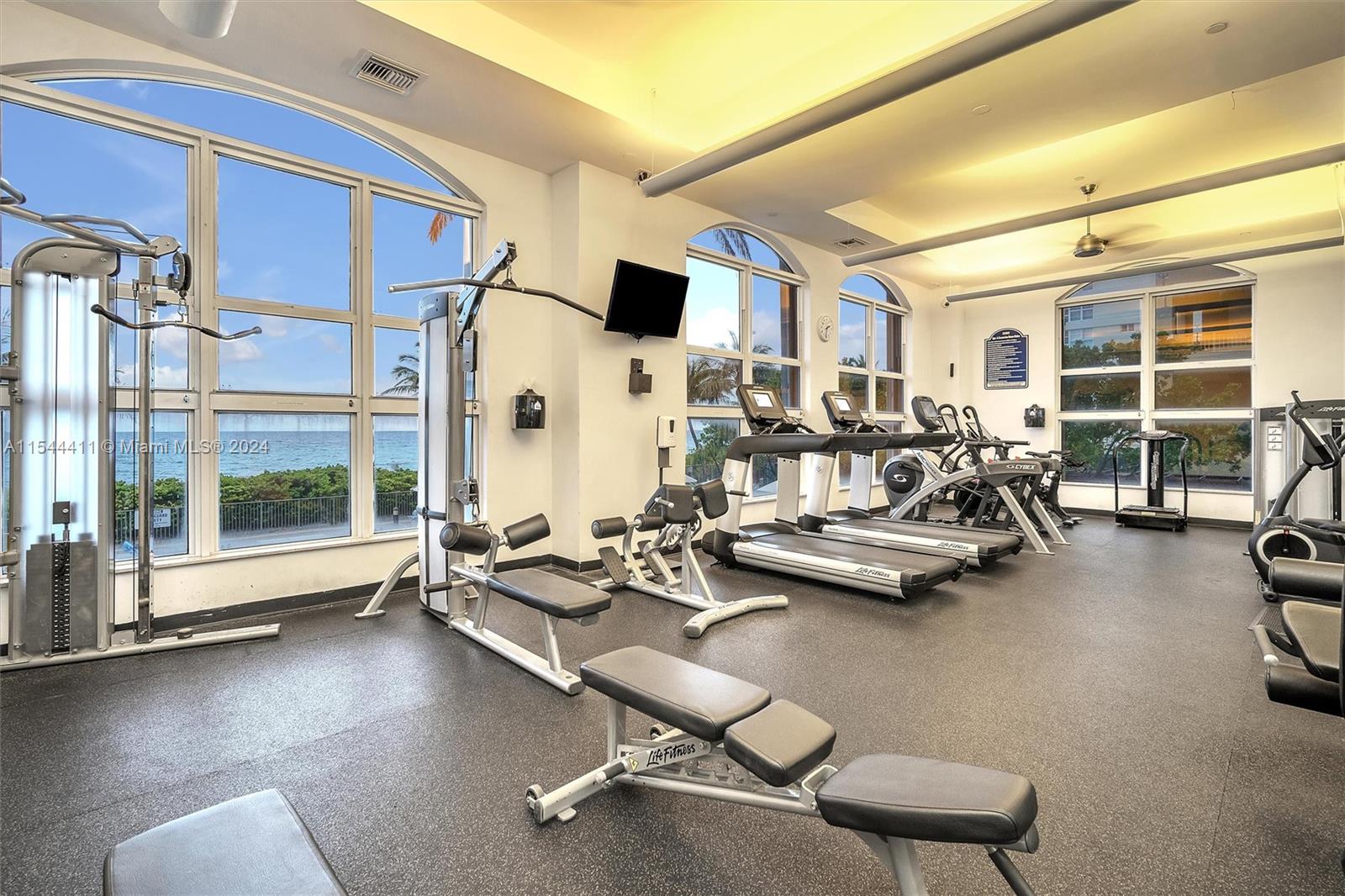 2069 S Ocean Dr TH13, Hallandale Beach, Florida 33009, 3 Bedrooms Bedrooms, ,3 BathroomsBathrooms,Residentiallease,For Rent,2069 S Ocean Dr TH13,A11544411