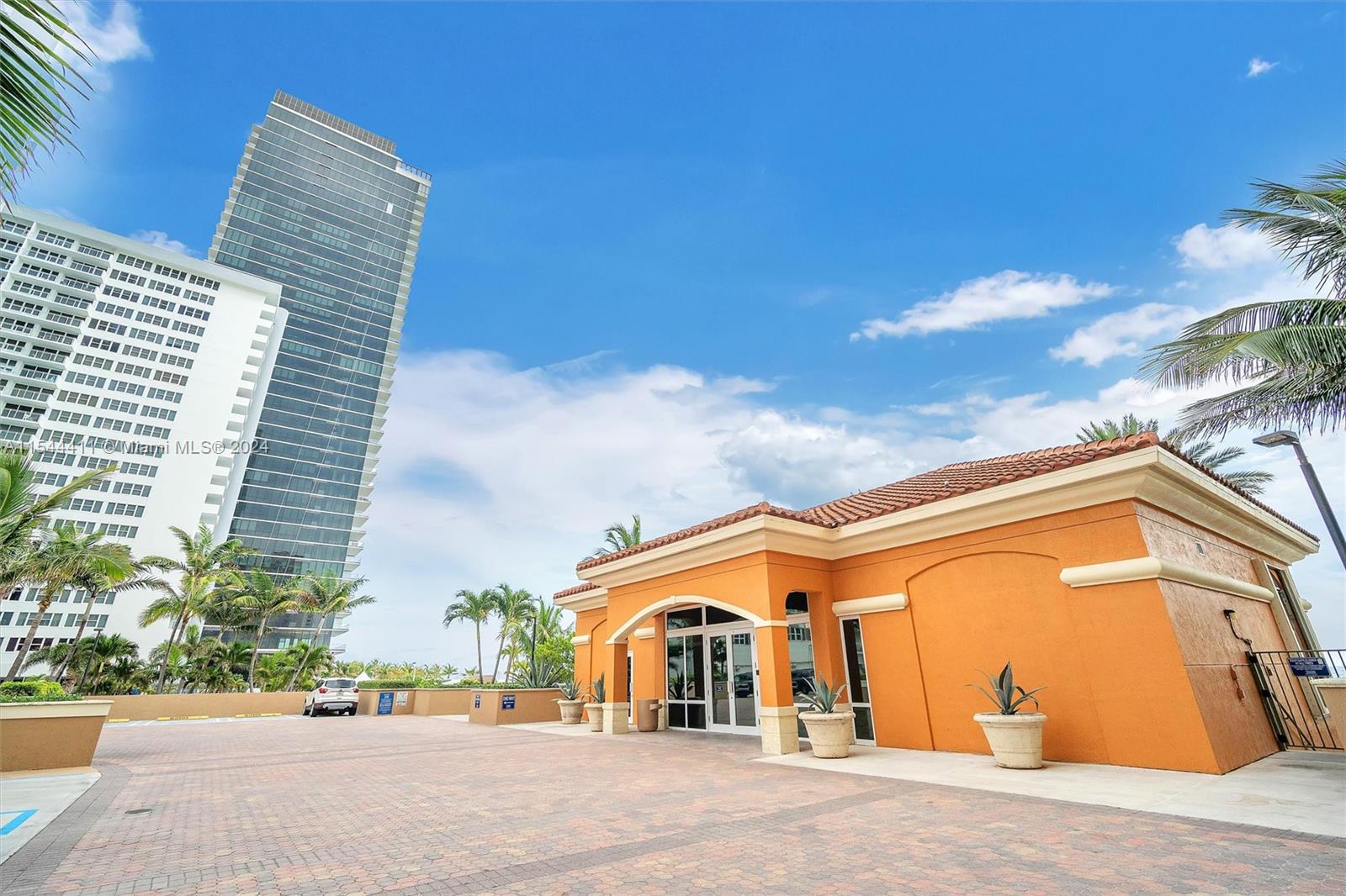 2069 S Ocean Dr TH13, Hallandale Beach, Florida 33009, 3 Bedrooms Bedrooms, ,3 BathroomsBathrooms,Residentiallease,For Rent,2069 S Ocean Dr TH13,A11544411