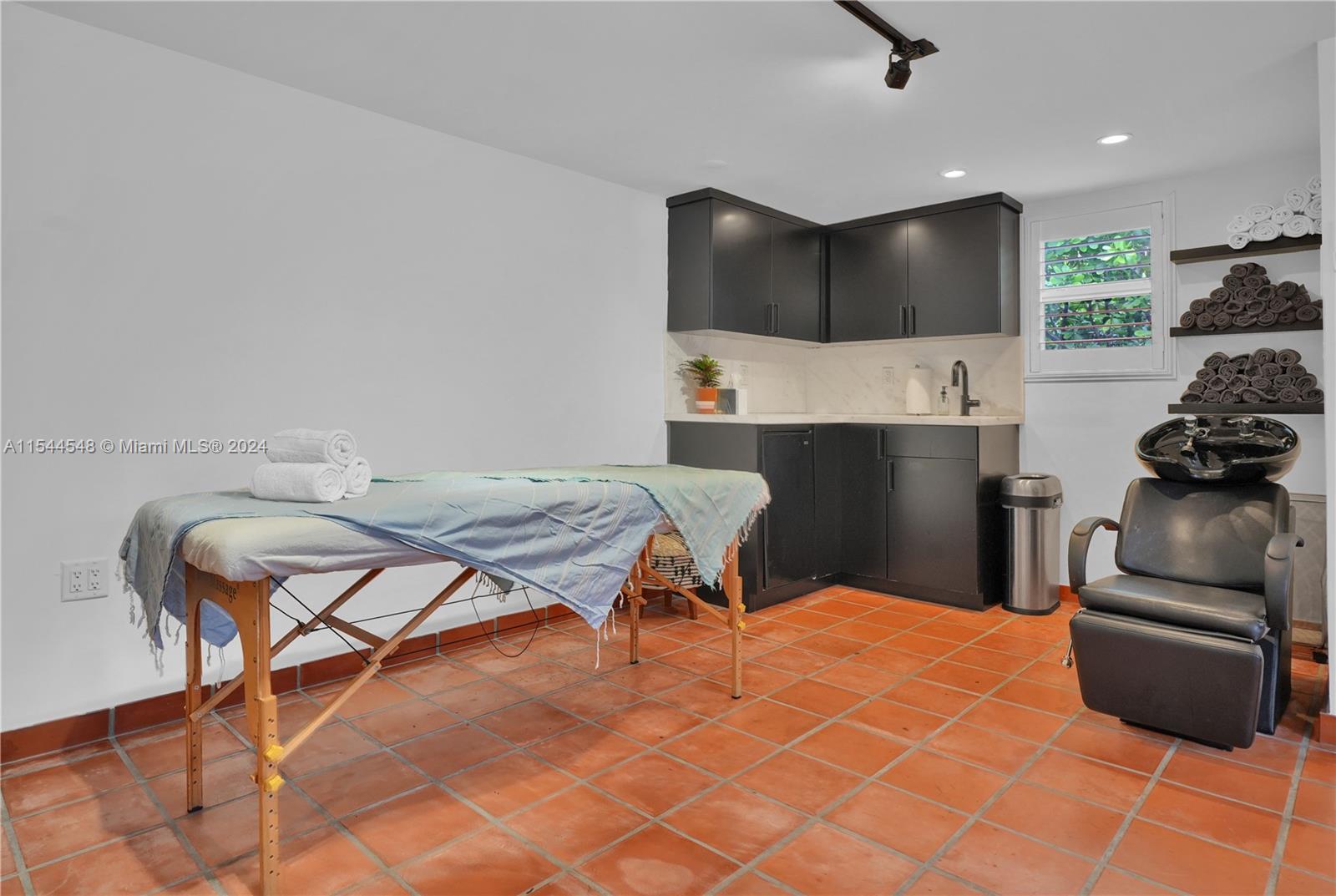 3478 Royal Palm Ave, Miami Beach, FL, 33140 United States, 4 Bedrooms Bedrooms, ,3 BathroomsBathrooms,Residential,For Sale,Royal Palm Ave,A11544548