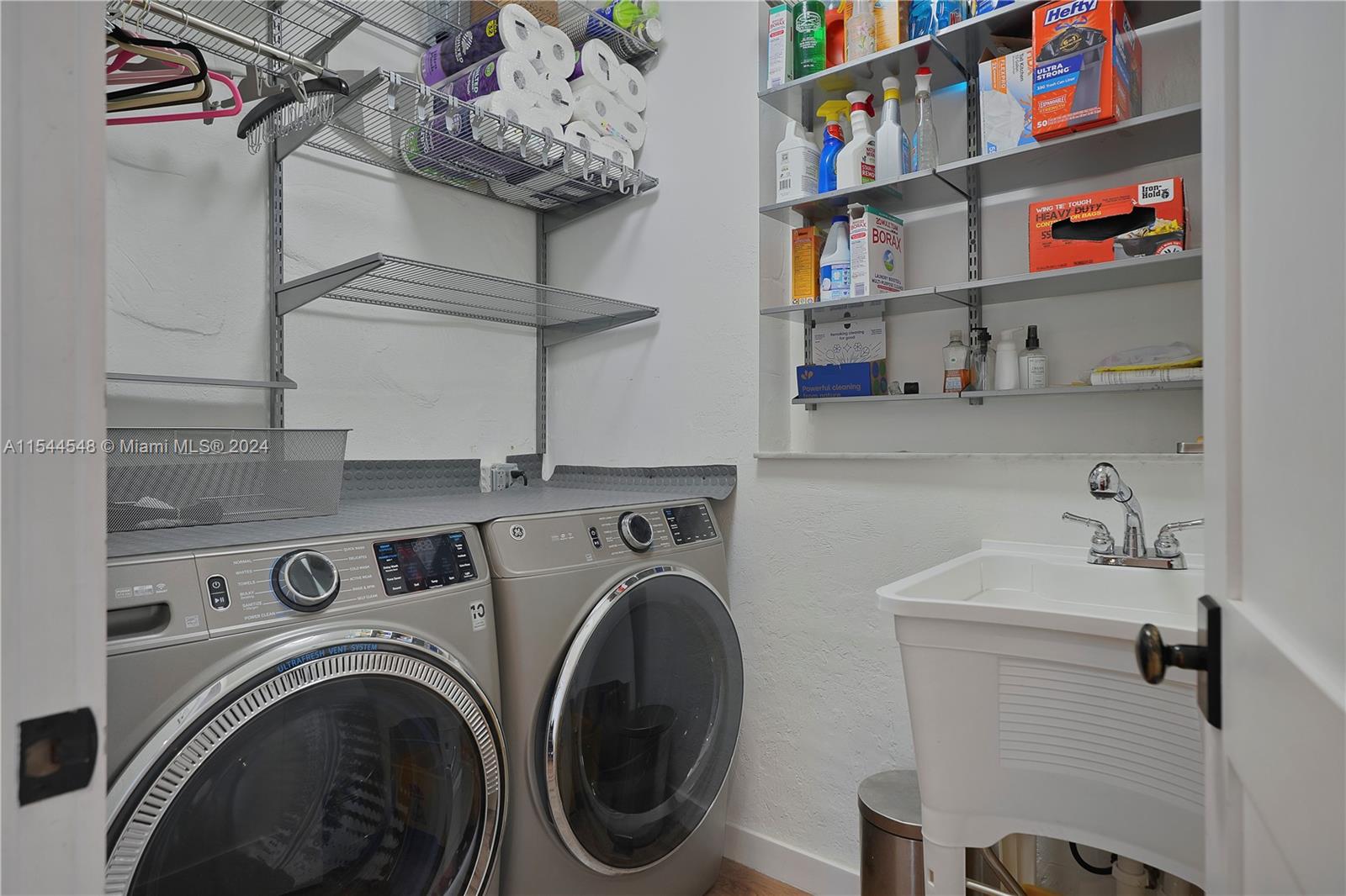 Guest House Living room