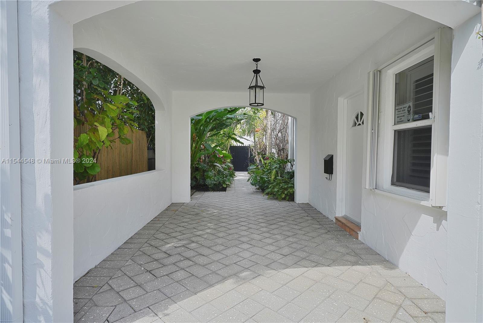 Guest House Living room