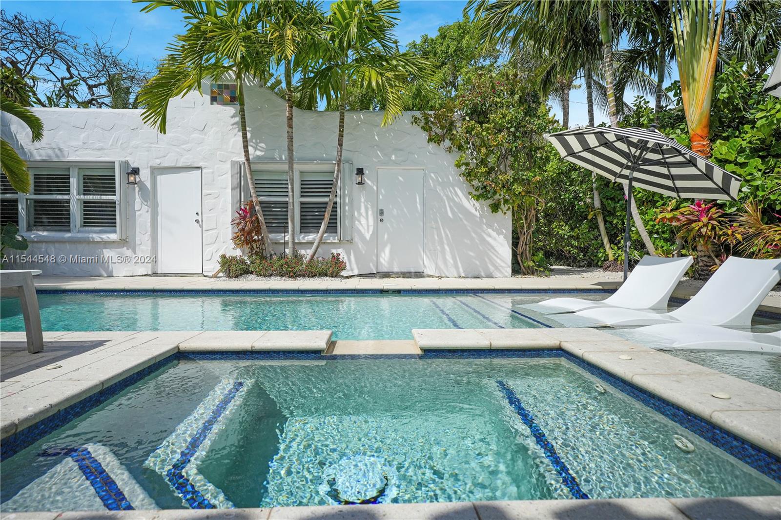Guest House Living room