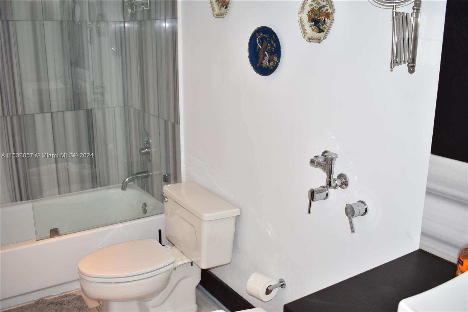 2500 Parkview Dr 2319, Hallandale Beach, Florida 33009, 2 Bedrooms Bedrooms, ,2 BathroomsBathrooms,Residentiallease,For Rent,2500 Parkview Dr 2319,A11538057