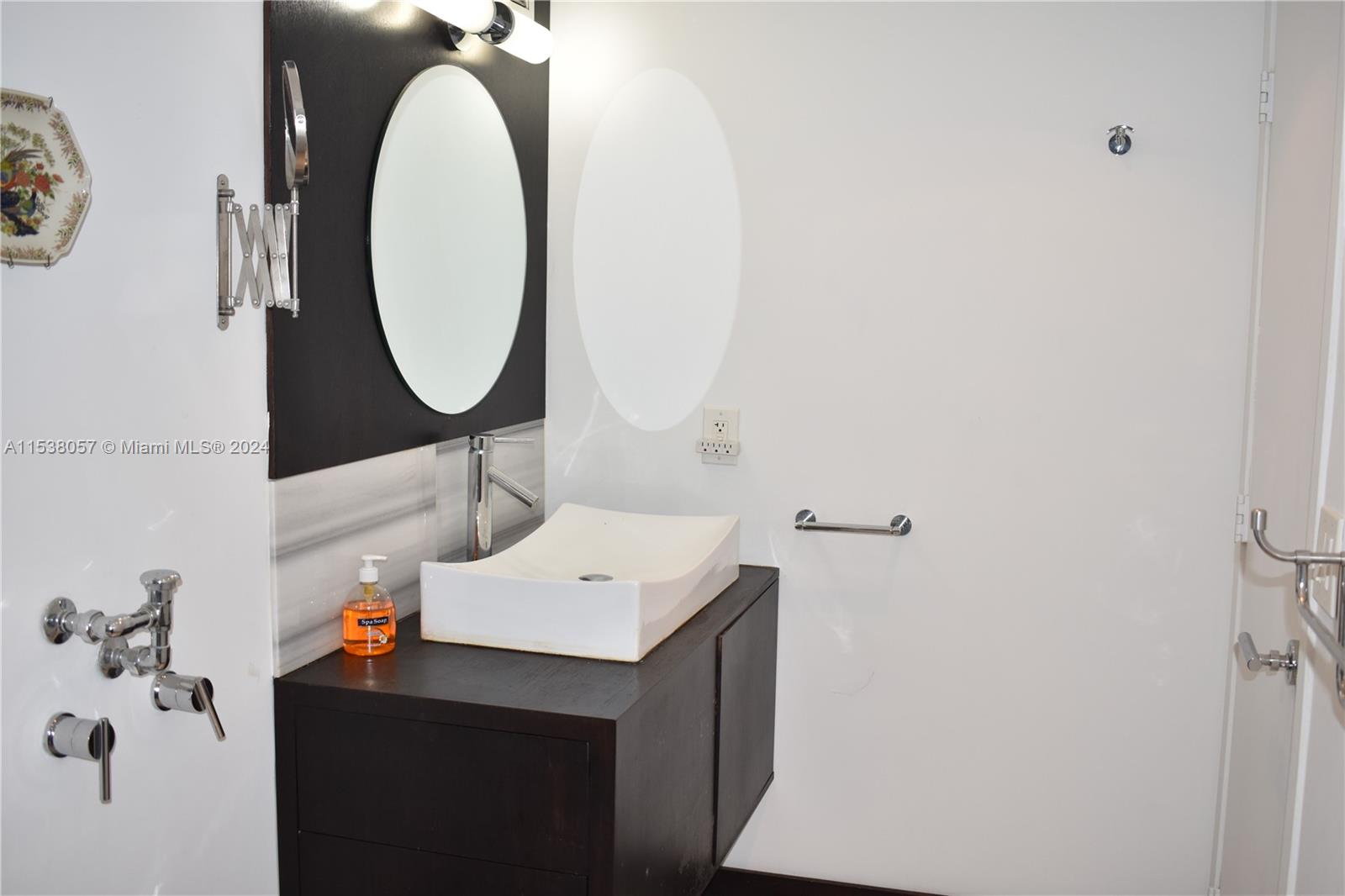 2500 Parkview Dr 2319, Hallandale Beach, Florida 33009, 2 Bedrooms Bedrooms, ,2 BathroomsBathrooms,Residentiallease,For Rent,2500 Parkview Dr 2319,A11538057