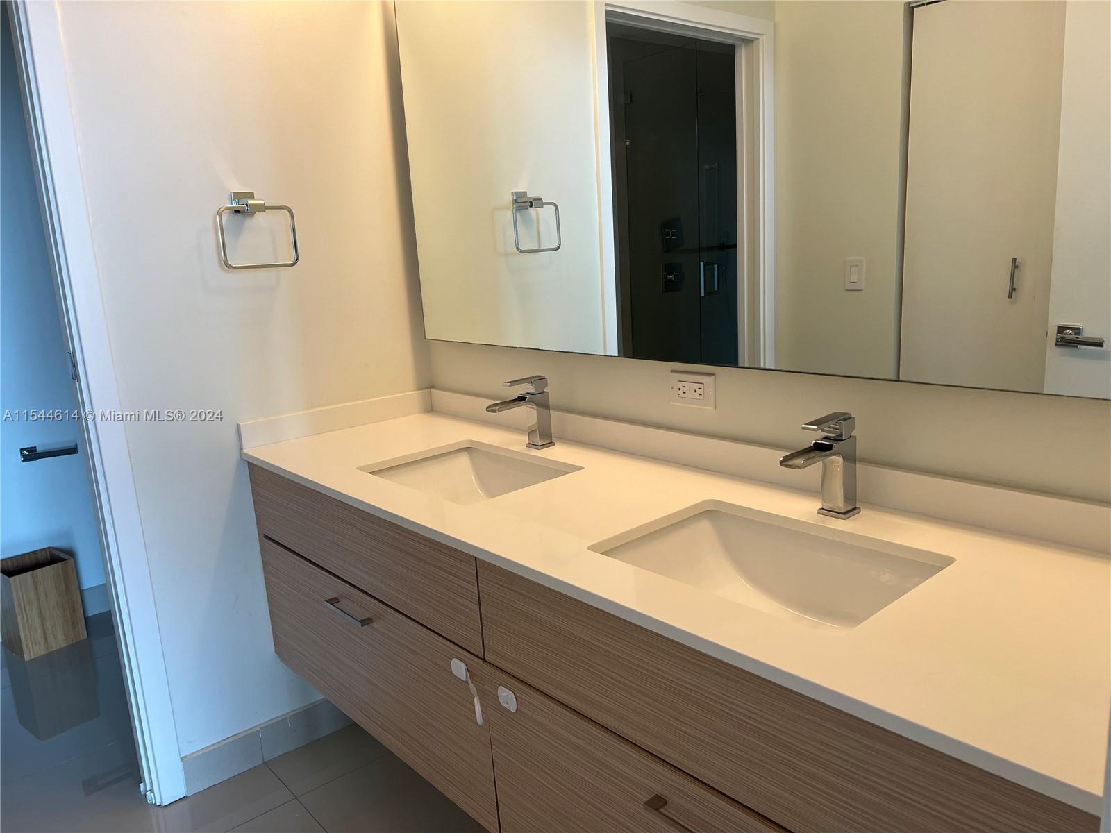 600 NE 27th St 704, Miami, Florida 33137, 3 Bedrooms Bedrooms, ,3 BathroomsBathrooms,Residentiallease,For Rent,600 NE 27th St 704,A11544614