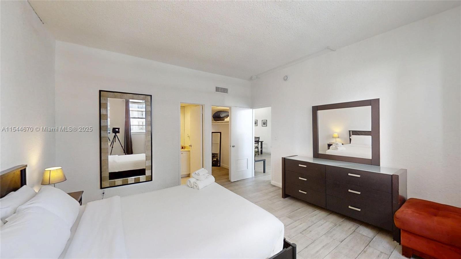 4001 S Ocean Dr PH7, Hollywood, Florida 33019, 2 Bedrooms Bedrooms, ,2 BathroomsBathrooms,Residentiallease,For Rent,4001 S Ocean Dr PH7,A11544670