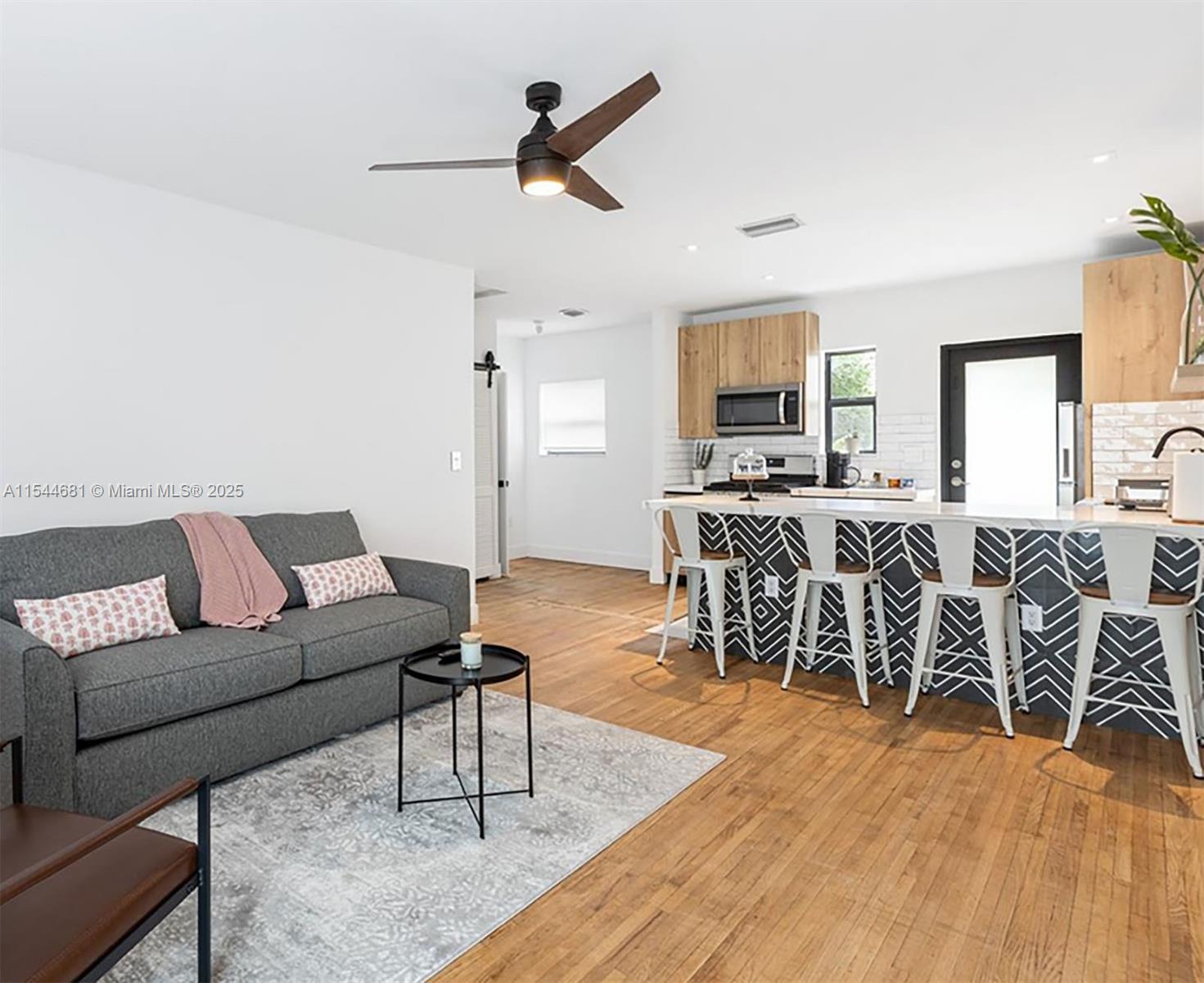 740 SW 9th St 1, Miami, Florida 33130, 1 Bedroom Bedrooms, ,1 BathroomBathrooms,Residentiallease,For Rent,740 SW 9th St 1,A11544681
