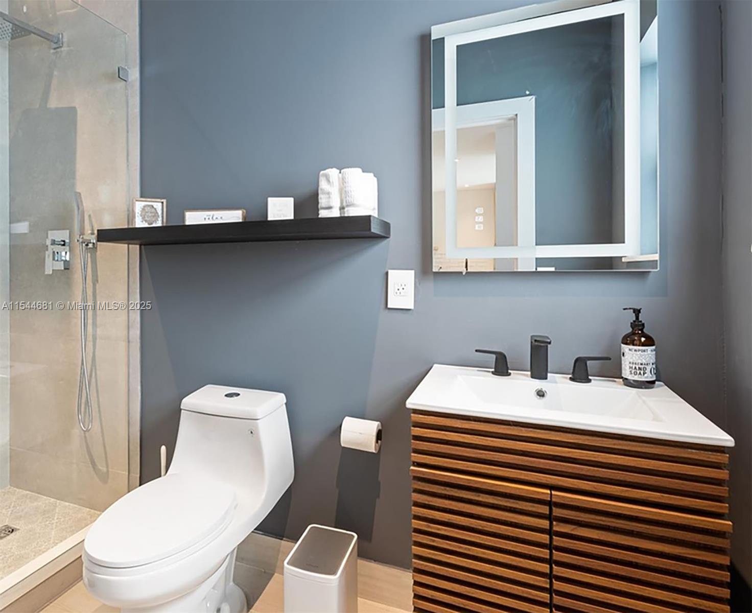 740 SW 9th St 1, Miami, Florida 33130, 1 Bedroom Bedrooms, ,1 BathroomBathrooms,Residentiallease,For Rent,740 SW 9th St 1,A11544681