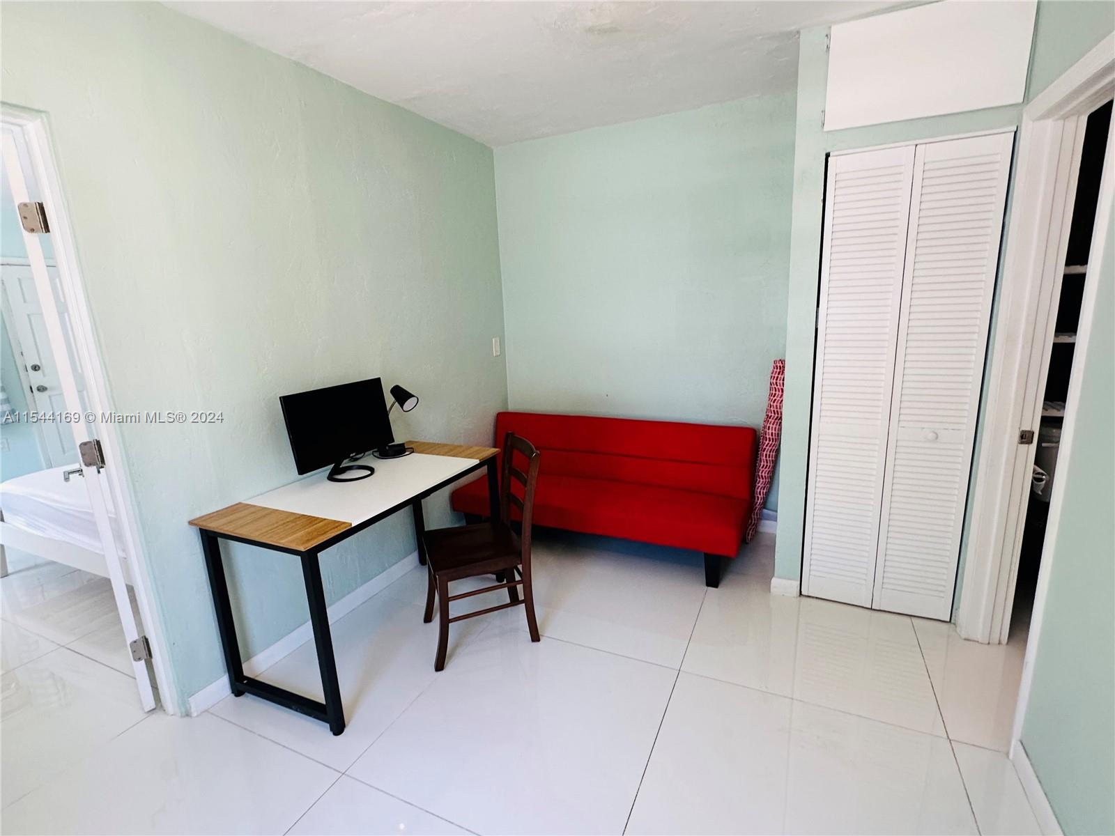 911 Meridian Ave 107, Miami Beach, Florida 33139, 1 Bedroom Bedrooms, ,1 BathroomBathrooms,Residentiallease,For Rent,911 Meridian Ave 107,A11544169