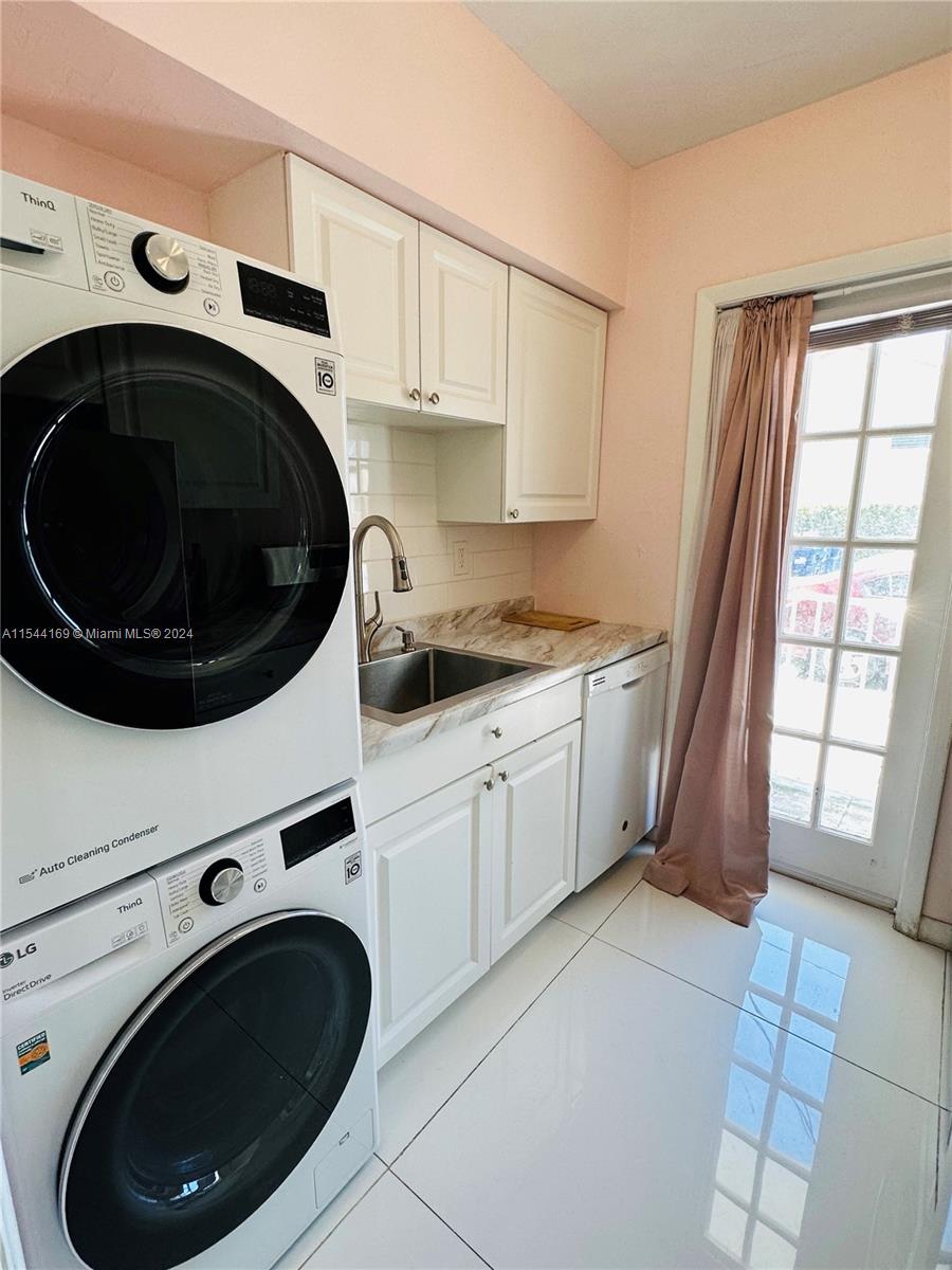 911 Meridian Ave 107, Miami Beach, Florida 33139, 1 Bedroom Bedrooms, ,1 BathroomBathrooms,Residentiallease,For Rent,911 Meridian Ave 107,A11544169