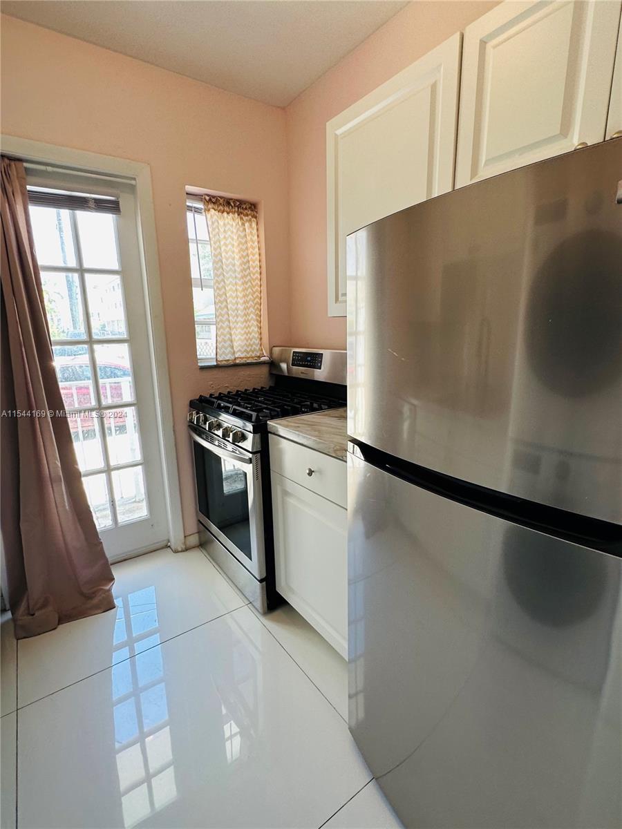 911 Meridian Ave 107, Miami Beach, Florida 33139, 1 Bedroom Bedrooms, ,1 BathroomBathrooms,Residentiallease,For Rent,911 Meridian Ave 107,A11544169