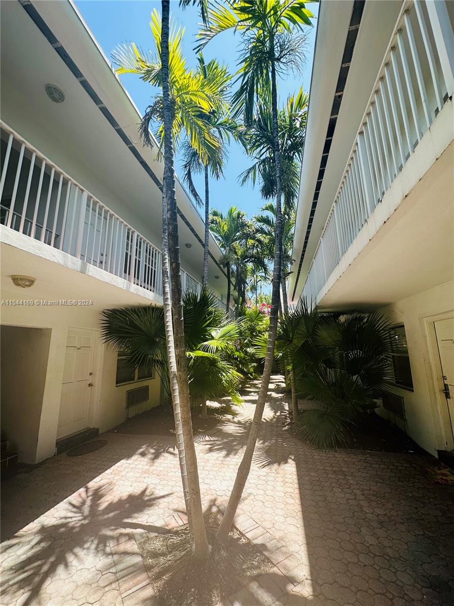 911 Meridian Ave 107, Miami Beach, Florida 33139, 1 Bedroom Bedrooms, ,1 BathroomBathrooms,Residentiallease,For Rent,911 Meridian Ave 107,A11544169