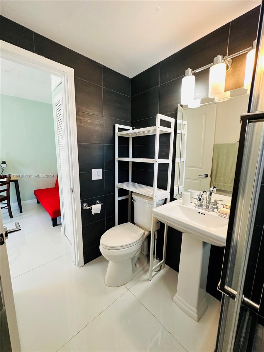 911 Meridian Ave 107, Miami Beach, Florida 33139, 1 Bedroom Bedrooms, ,1 BathroomBathrooms,Residentiallease,For Rent,911 Meridian Ave 107,A11544169