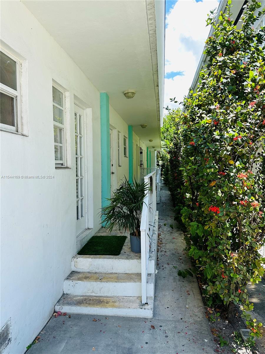 911 Meridian Ave 107, Miami Beach, Florida 33139, 1 Bedroom Bedrooms, ,1 BathroomBathrooms,Residentiallease,For Rent,911 Meridian Ave 107,A11544169