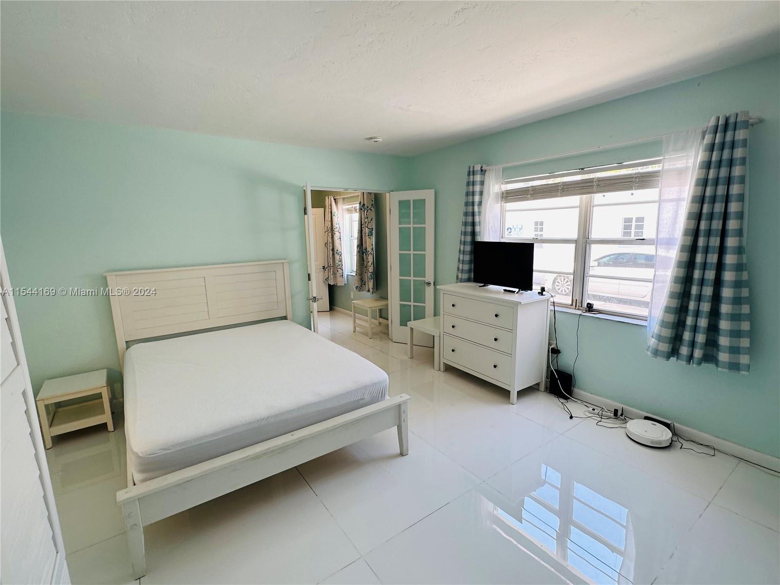 911 Meridian Ave 107, Miami Beach, Florida 33139, 1 Bedroom Bedrooms, ,1 BathroomBathrooms,Residentiallease,For Rent,911 Meridian Ave 107,A11544169