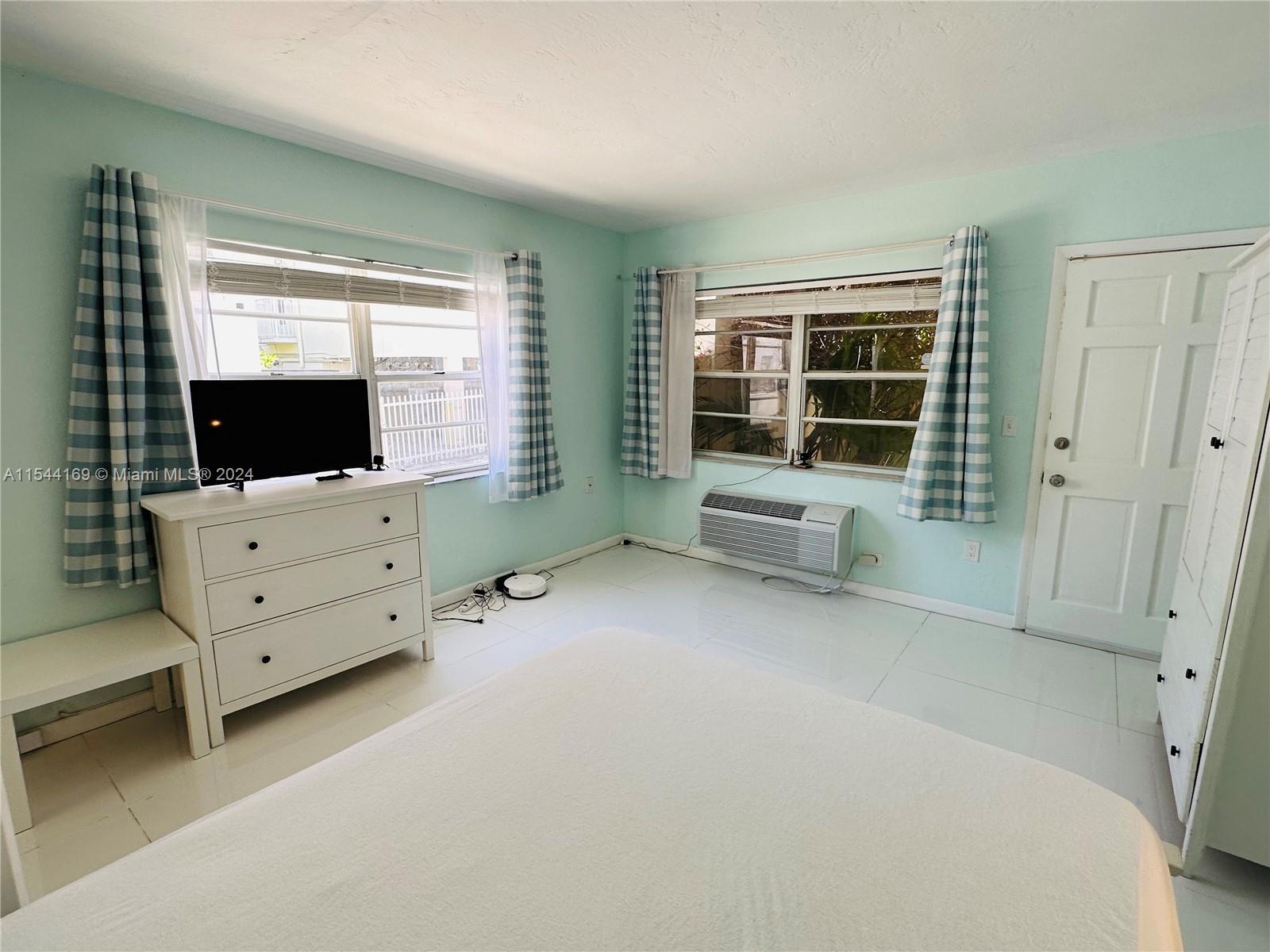 911 Meridian Ave 107, Miami Beach, Florida 33139, 1 Bedroom Bedrooms, ,1 BathroomBathrooms,Residentiallease,For Rent,911 Meridian Ave 107,A11544169