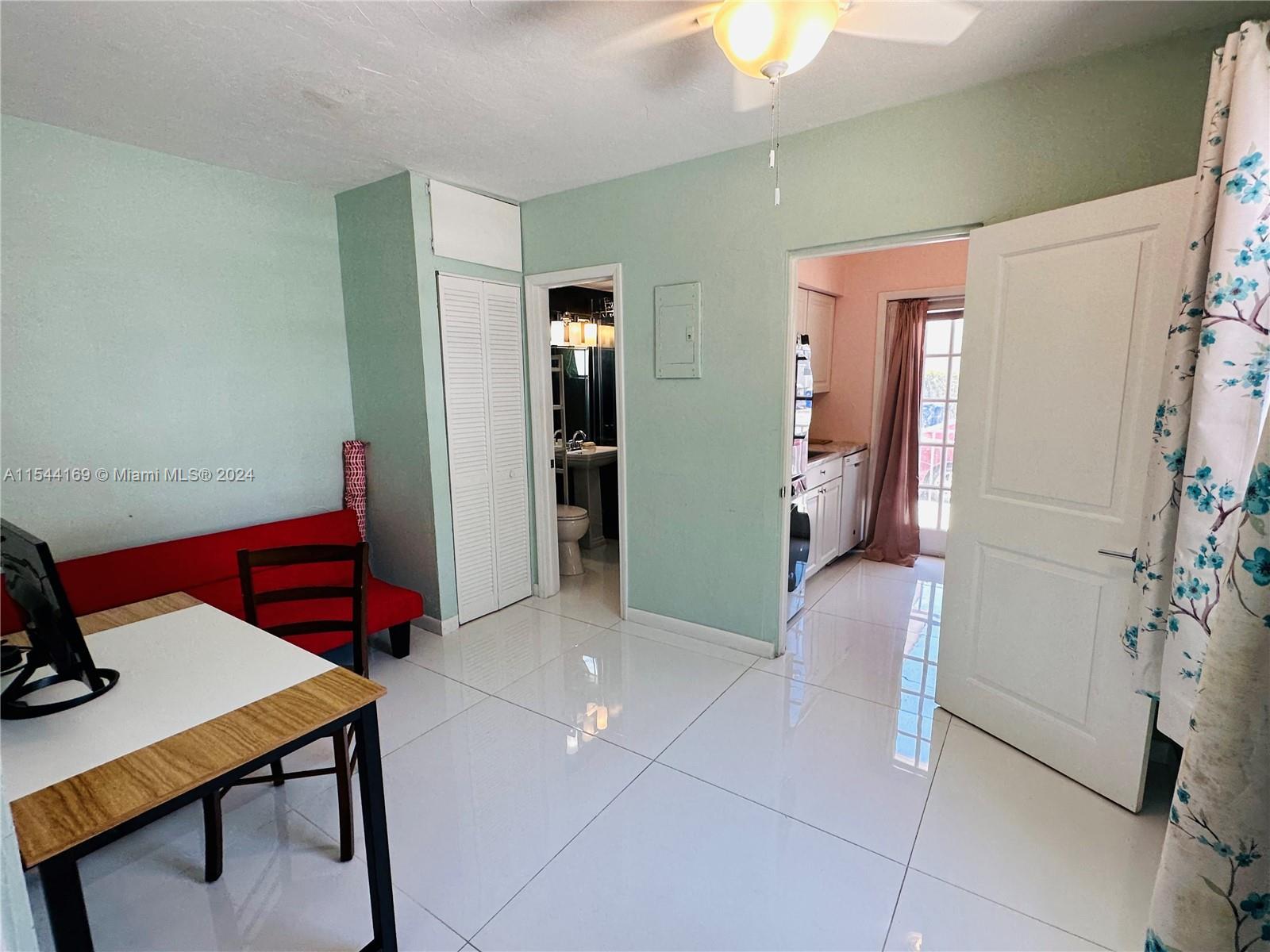 911 Meridian Ave 107, Miami Beach, Florida 33139, 1 Bedroom Bedrooms, ,1 BathroomBathrooms,Residentiallease,For Rent,911 Meridian Ave 107,A11544169