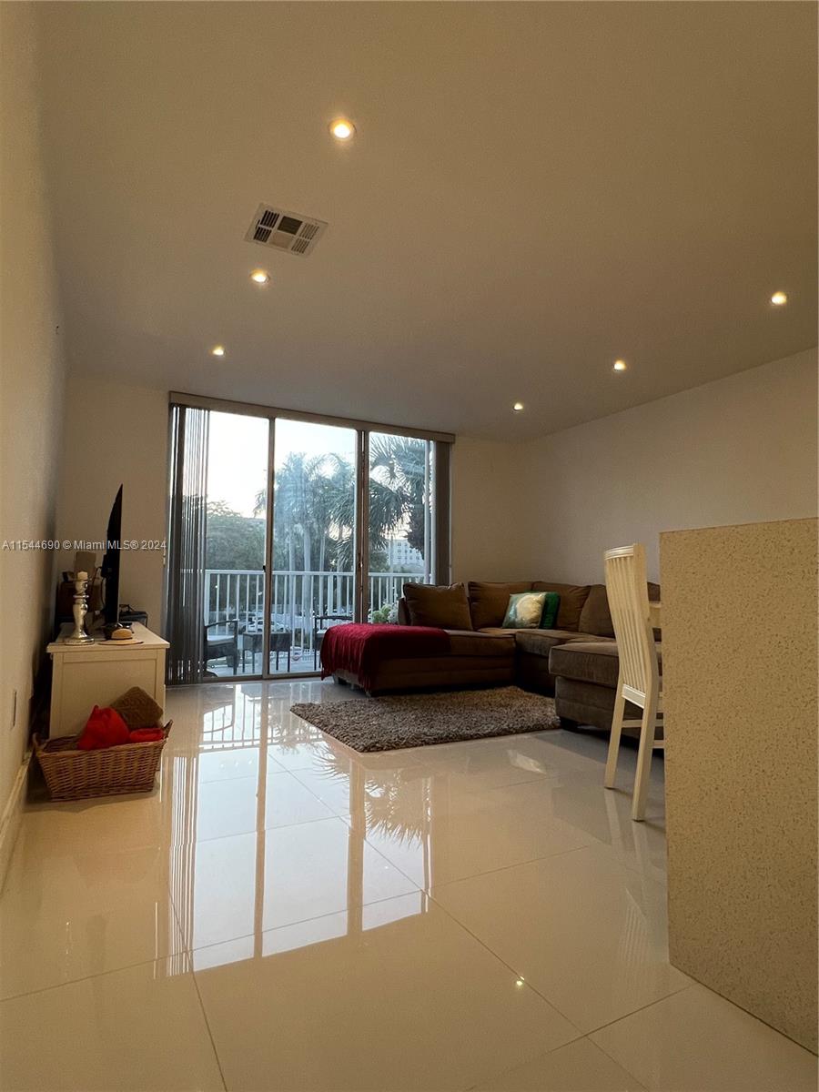 2801 183rd St, Aventura, FL, 33160 United States, 1 Bedroom Bedrooms, ,2 BathroomsBathrooms,Residential,For Sale,183rd St,A11544690