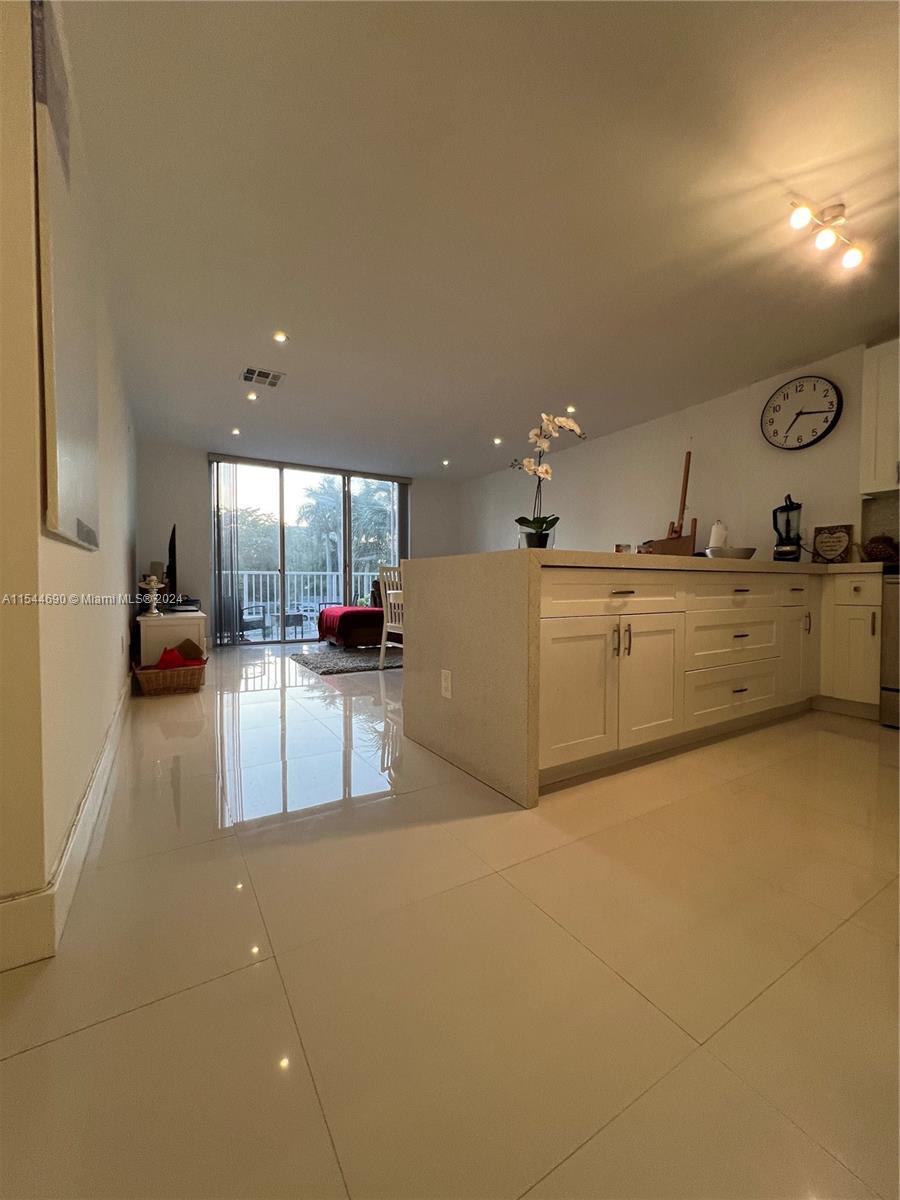 2801 183rd St, Aventura, FL, 33160 United States, 1 Bedroom Bedrooms, ,2 BathroomsBathrooms,Residential,For Sale,183rd St,A11544690
