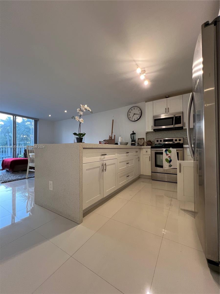 2801 183rd St, Aventura, FL, 33160 United States, 1 Bedroom Bedrooms, ,2 BathroomsBathrooms,Residential,For Sale,183rd St,A11544690