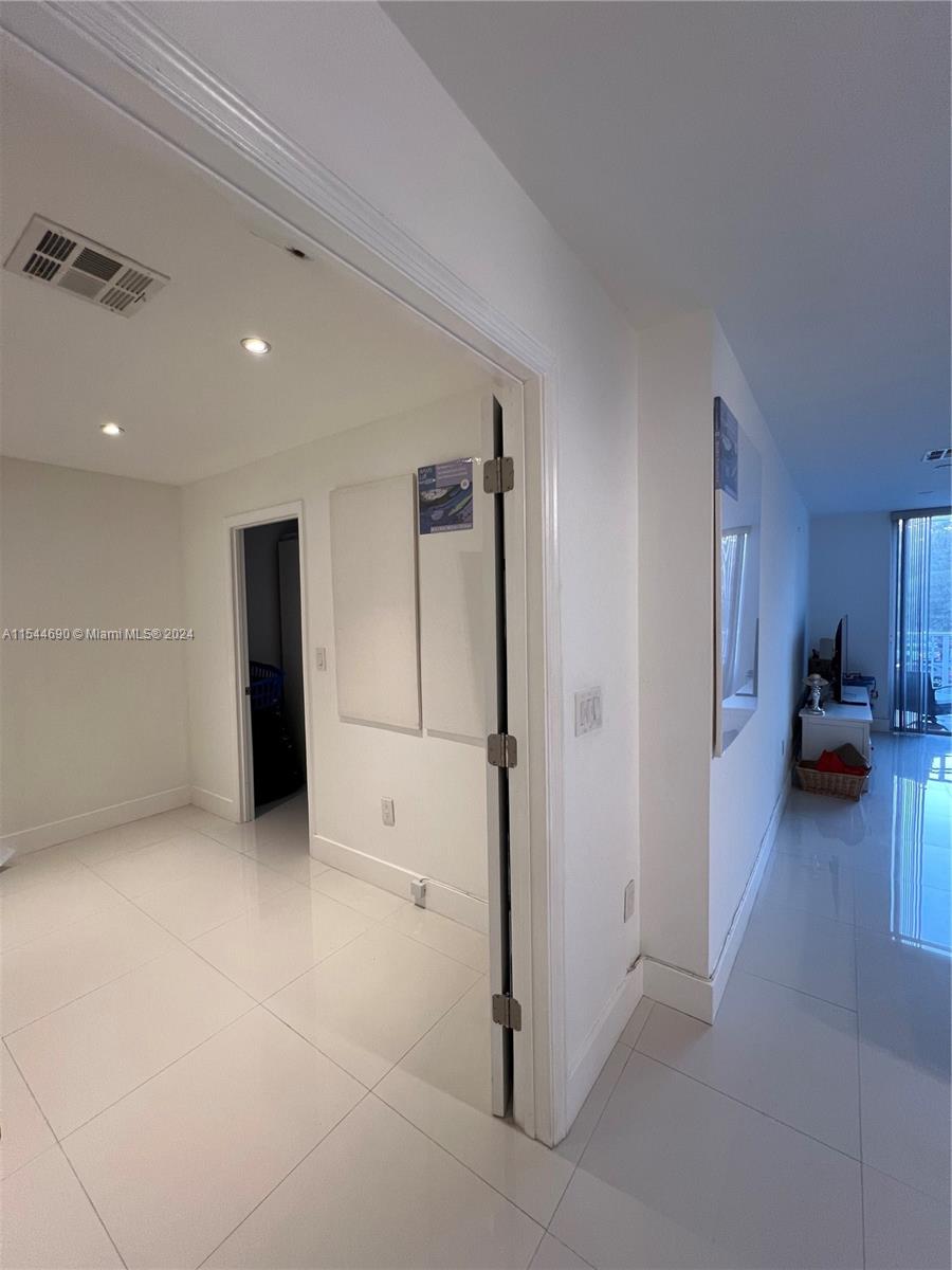 2801 183rd St, Aventura, FL, 33160 United States, 1 Bedroom Bedrooms, ,2 BathroomsBathrooms,Residential,For Sale,183rd St,A11544690