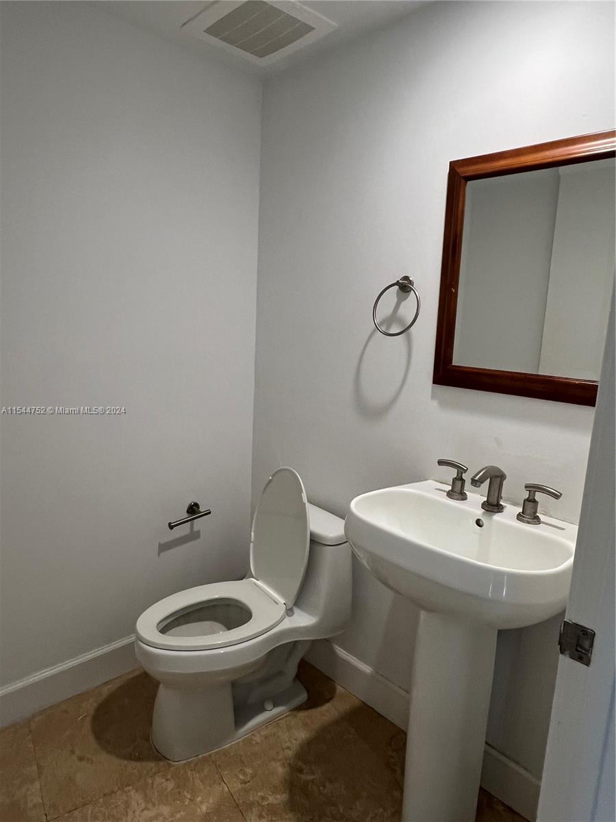 901 Brickell Key Blvd 601, Miami, Florida 33131, 1 Bedroom Bedrooms, ,1 BathroomBathrooms,Residentiallease,For Rent,901 Brickell Key Blvd 601,A11544752
