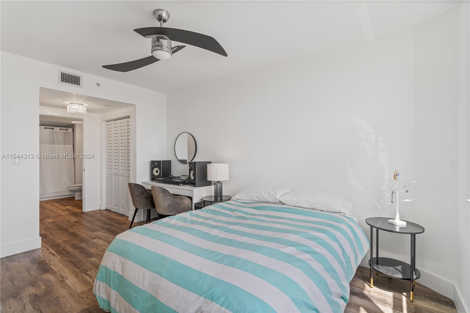 19501 W Country Club Dr 2007, Aventura, Florida 33180, 2 Bedrooms Bedrooms, ,2 BathroomsBathrooms,Residentiallease,For Rent,19501 W Country Club Dr 2007,A11544313