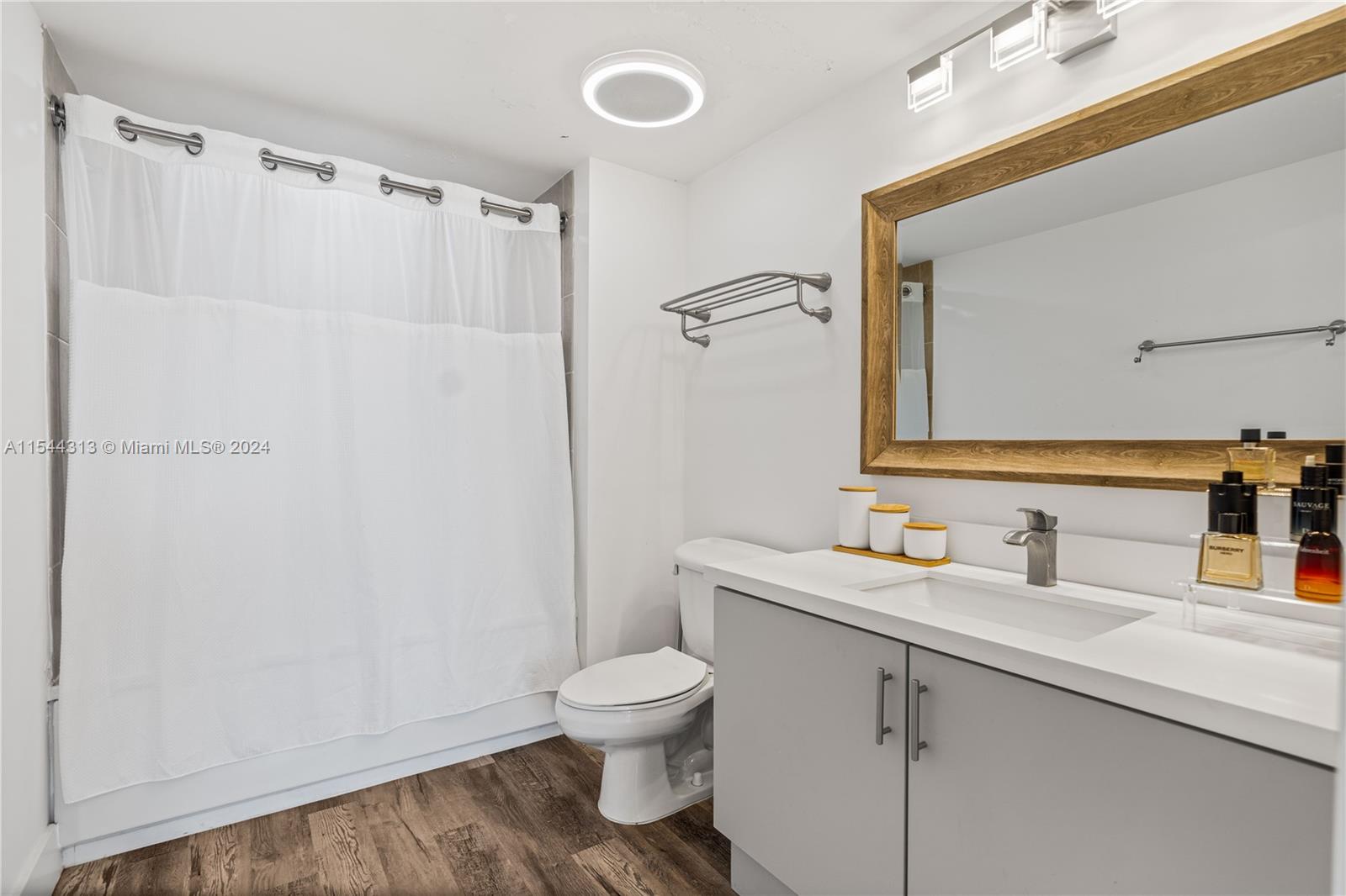 19501 W Country Club Dr 2007, Aventura, Florida 33180, 2 Bedrooms Bedrooms, ,2 BathroomsBathrooms,Residentiallease,For Rent,19501 W Country Club Dr 2007,A11544313