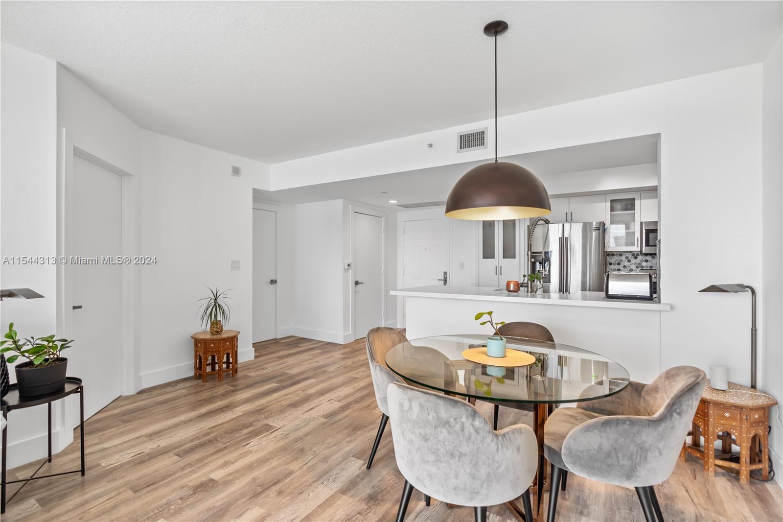 19501 W Country Club Dr 2007, Aventura, Florida 33180, 2 Bedrooms Bedrooms, ,2 BathroomsBathrooms,Residentiallease,For Rent,19501 W Country Club Dr 2007,A11544313