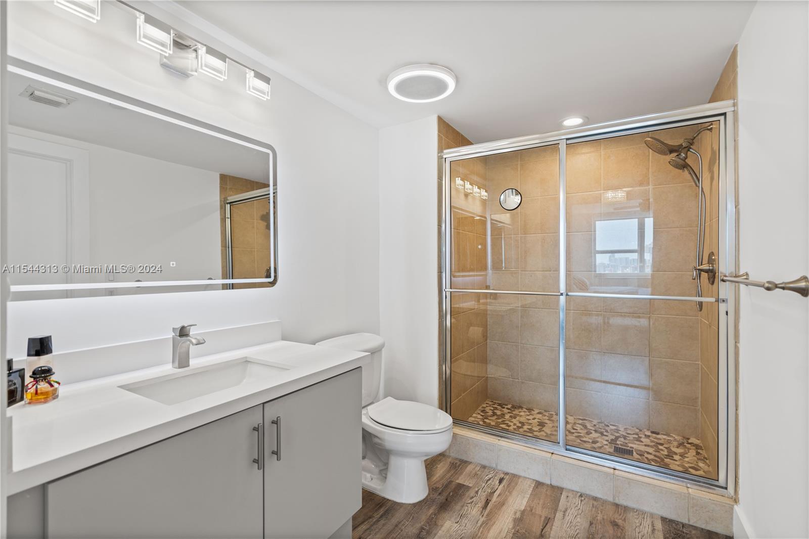 19501 W Country Club Dr 2007, Aventura, Florida 33180, 2 Bedrooms Bedrooms, ,2 BathroomsBathrooms,Residentiallease,For Rent,19501 W Country Club Dr 2007,A11544313