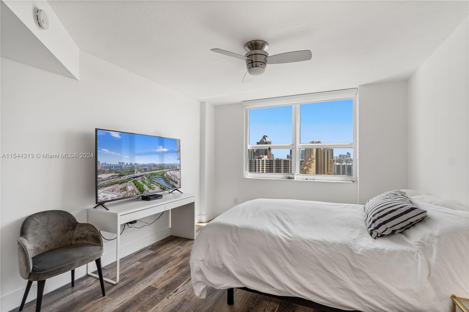 19501 W Country Club Dr 2007, Aventura, Florida 33180, 2 Bedrooms Bedrooms, ,2 BathroomsBathrooms,Residentiallease,For Rent,19501 W Country Club Dr 2007,A11544313