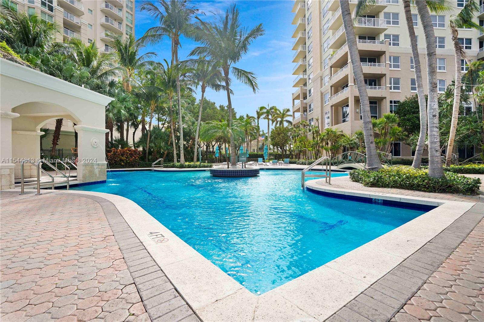 19501 W Country Club Dr 2007, Aventura, Florida 33180, 2 Bedrooms Bedrooms, ,2 BathroomsBathrooms,Residentiallease,For Rent,19501 W Country Club Dr 2007,A11544313