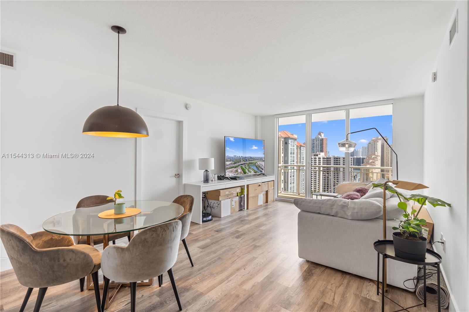 19501 W Country Club Dr 2007, Aventura, Florida 33180, 2 Bedrooms Bedrooms, ,2 BathroomsBathrooms,Residentiallease,For Rent,19501 W Country Club Dr 2007,A11544313