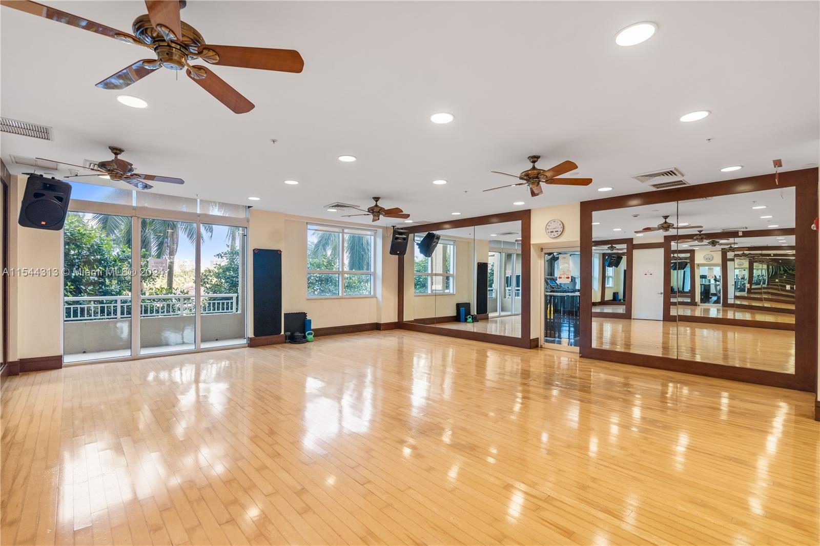 19501 W Country Club Dr 2007, Aventura, Florida 33180, 2 Bedrooms Bedrooms, ,2 BathroomsBathrooms,Residentiallease,For Rent,19501 W Country Club Dr 2007,A11544313