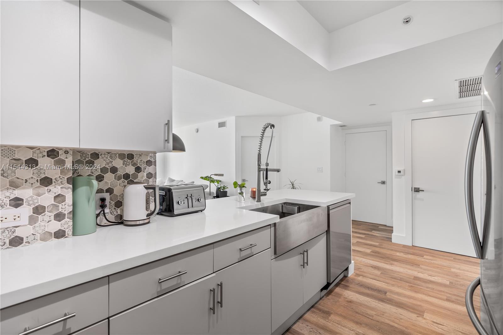 19501 W Country Club Dr 2007, Aventura, Florida 33180, 2 Bedrooms Bedrooms, ,2 BathroomsBathrooms,Residentiallease,For Rent,19501 W Country Club Dr 2007,A11544313