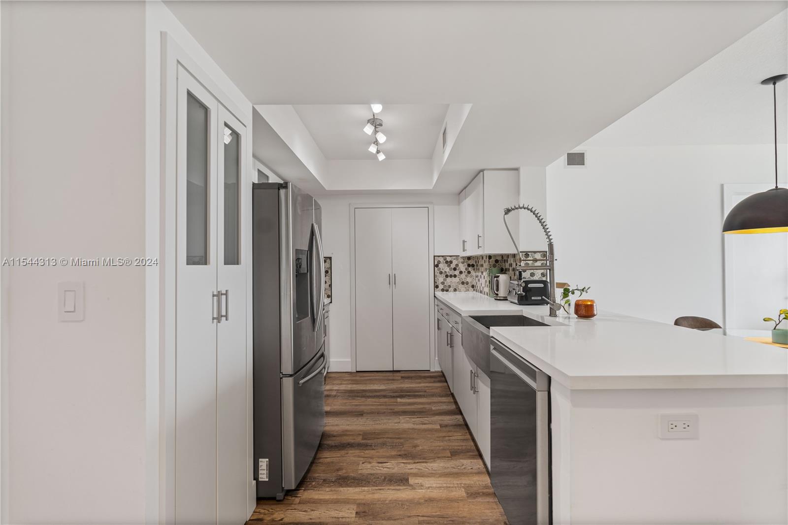 19501 W Country Club Dr 2007, Aventura, Florida 33180, 2 Bedrooms Bedrooms, ,2 BathroomsBathrooms,Residentiallease,For Rent,19501 W Country Club Dr 2007,A11544313