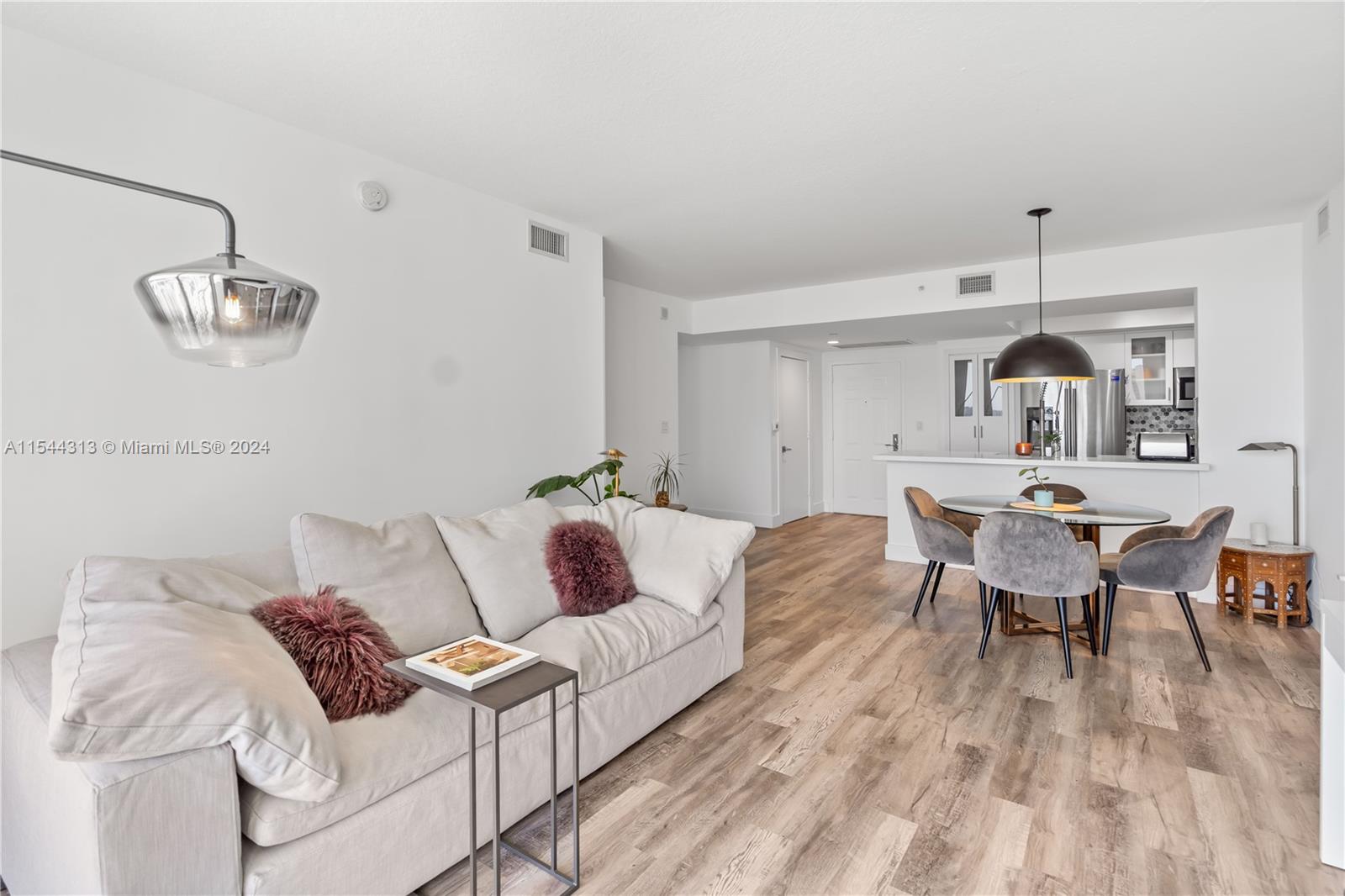 19501 W Country Club Dr 2007, Aventura, Florida 33180, 2 Bedrooms Bedrooms, ,2 BathroomsBathrooms,Residentiallease,For Rent,19501 W Country Club Dr 2007,A11544313