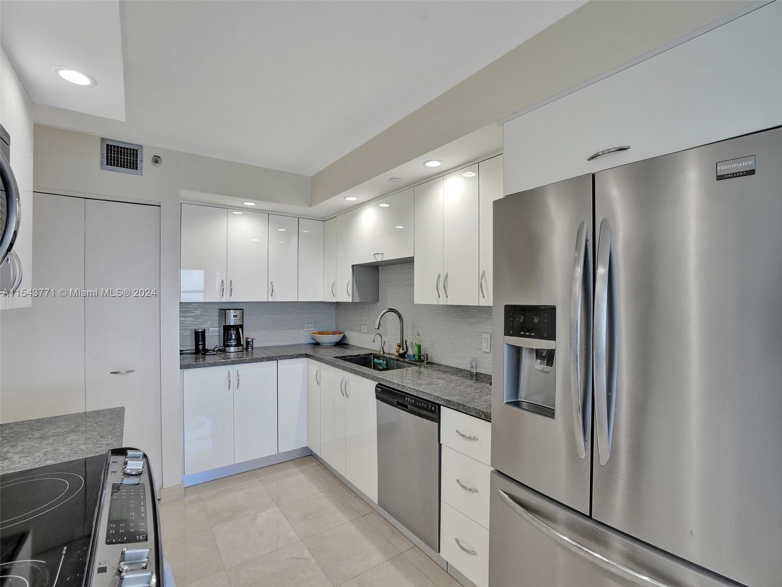 1201 S Ocean Dr 2502N, Hollywood, Florida 33019, 3 Bedrooms Bedrooms, ,2 BathroomsBathrooms,Residential,For Sale,1201 S Ocean Dr 2502N,A11543771