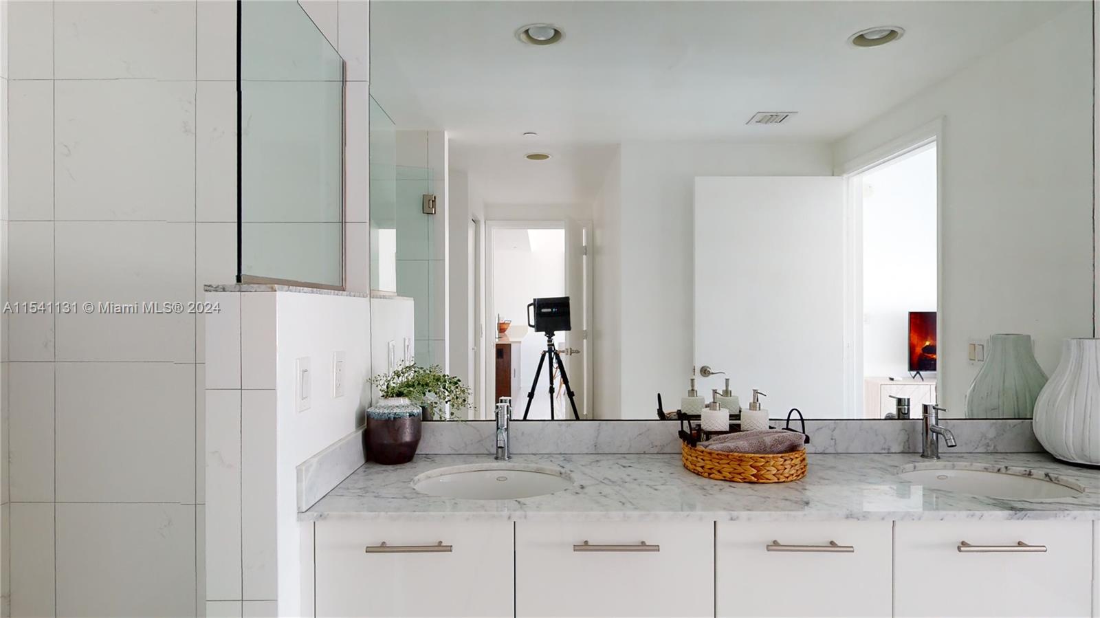 500 Brickell Ave 3405, Miami, Florida 33131, 2 Bedrooms Bedrooms, ,2 BathroomsBathrooms,Residentiallease,For Rent,500 Brickell Ave 3405,A11541131