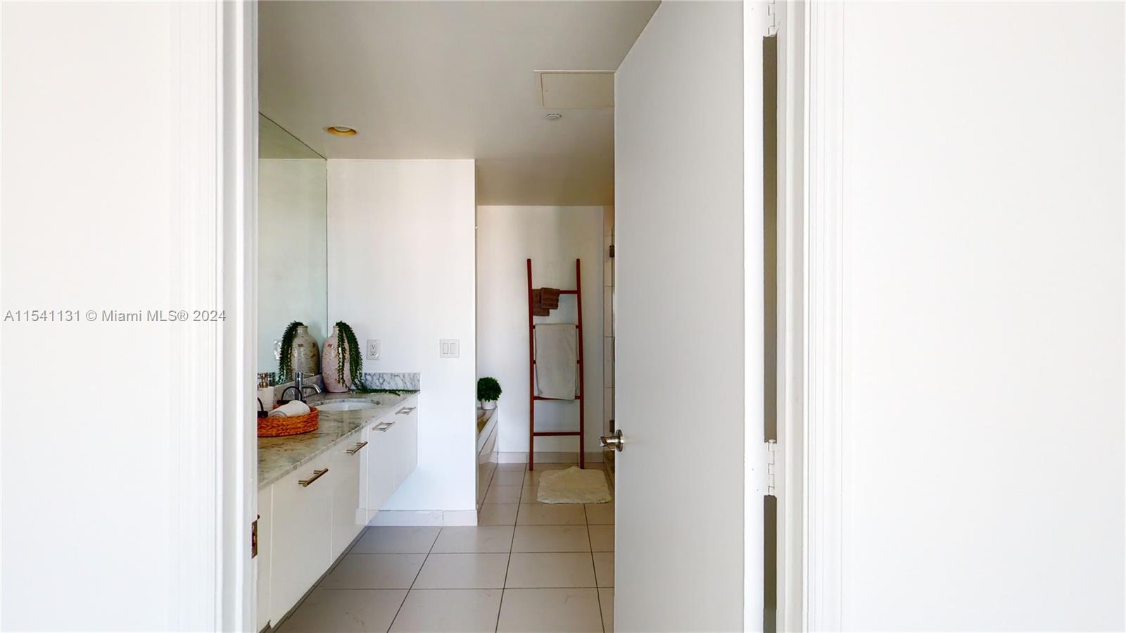 500 Brickell Ave 3405, Miami, Florida 33131, 2 Bedrooms Bedrooms, ,2 BathroomsBathrooms,Residentiallease,For Rent,500 Brickell Ave 3405,A11541131