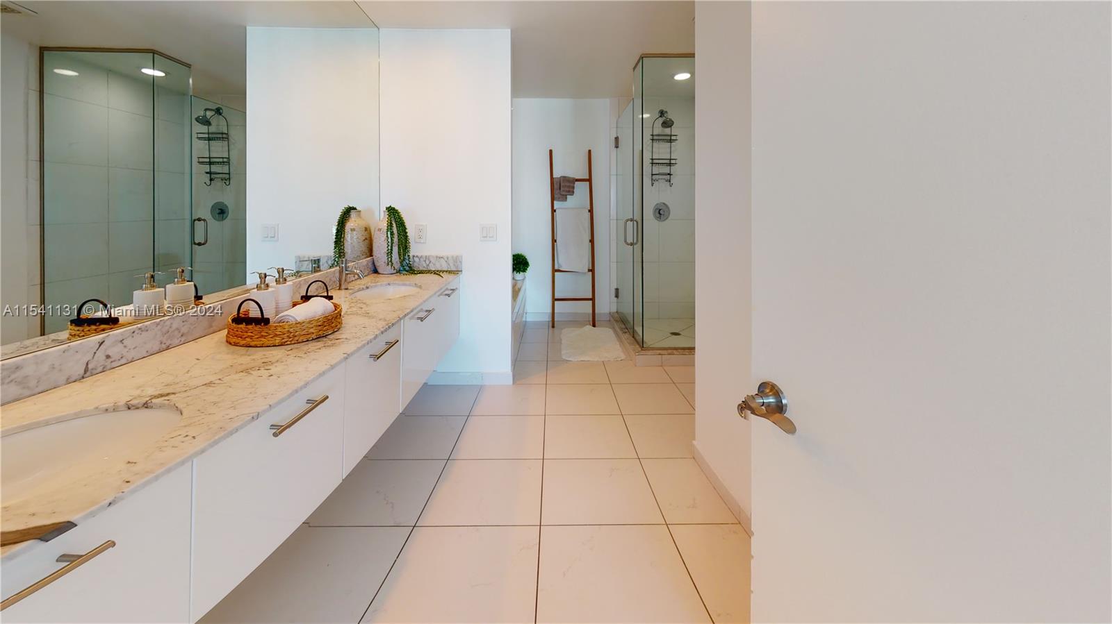 500 Brickell Ave 3405, Miami, Florida 33131, 2 Bedrooms Bedrooms, ,2 BathroomsBathrooms,Residentiallease,For Rent,500 Brickell Ave 3405,A11541131