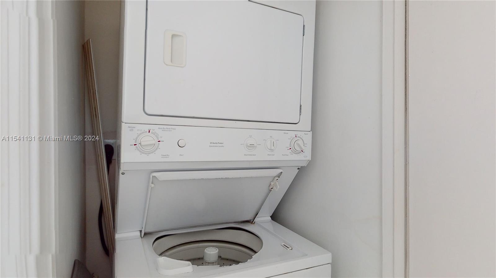 500 Brickell Ave 3405, Miami, Florida 33131, 2 Bedrooms Bedrooms, ,2 BathroomsBathrooms,Residentiallease,For Rent,500 Brickell Ave 3405,A11541131
