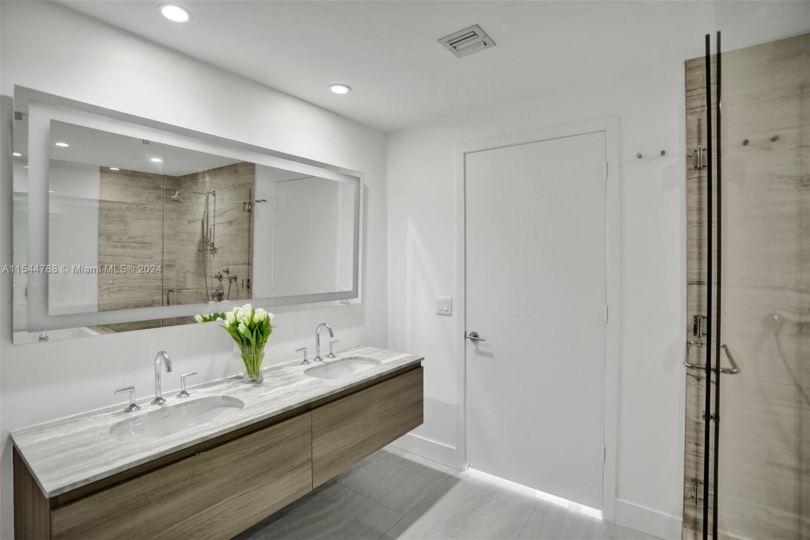 2900 NE 7th Ave 904, Miami, Florida 33137, 2 Bedrooms Bedrooms, ,2 BathroomsBathrooms,Residentiallease,For Rent,2900 NE 7th Ave 904,A11544788