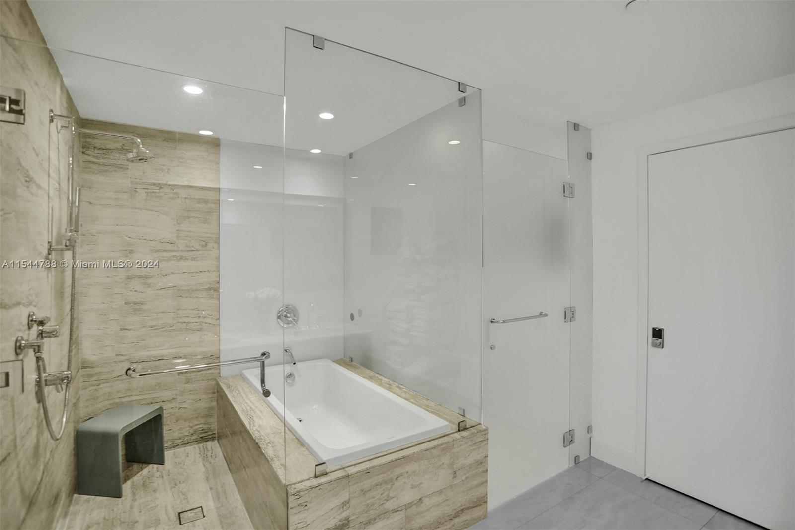 2900 NE 7th Ave 904, Miami, Florida 33137, 2 Bedrooms Bedrooms, ,2 BathroomsBathrooms,Residentiallease,For Rent,2900 NE 7th Ave 904,A11544788