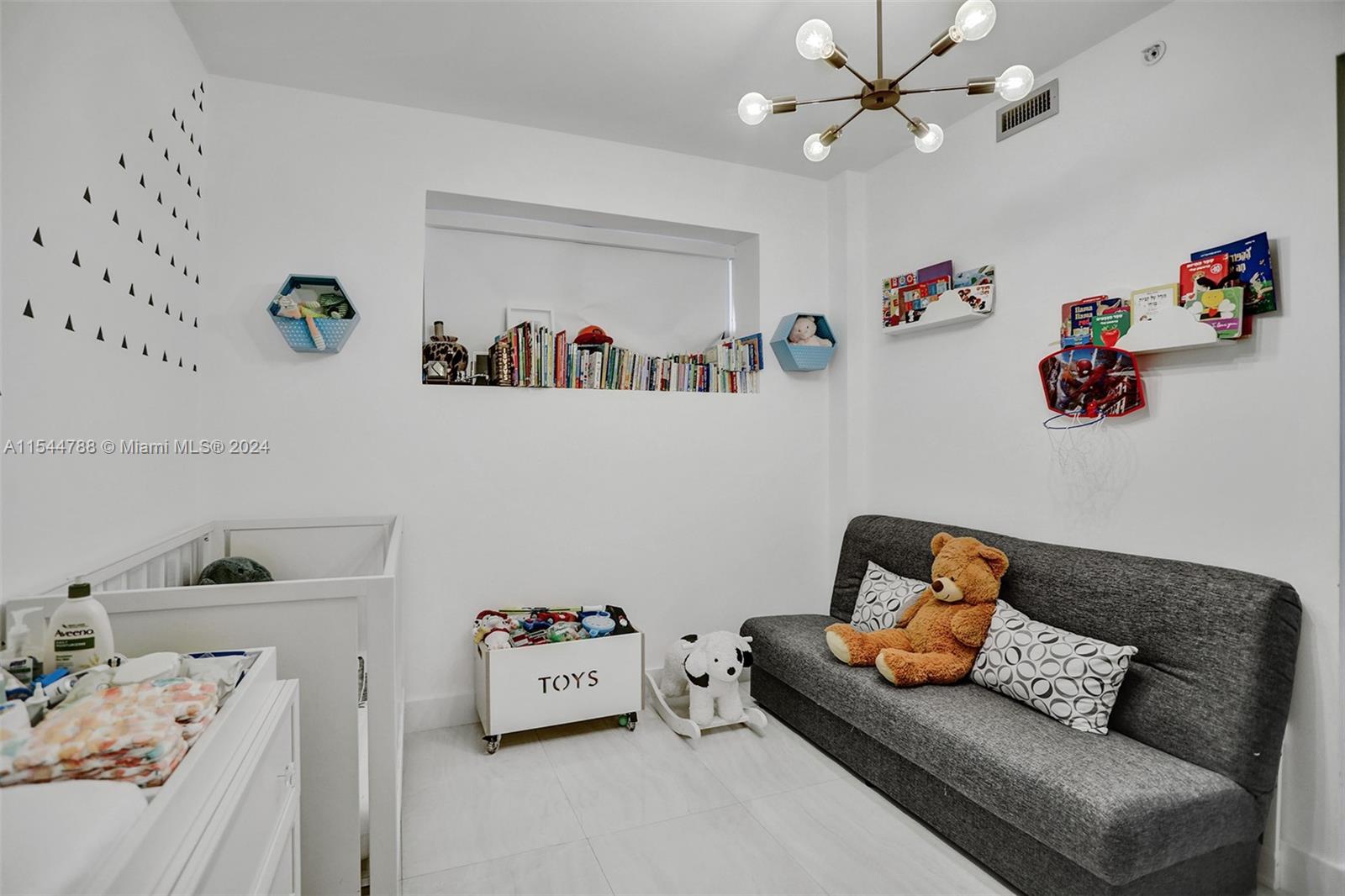 2900 NE 7th Ave 904, Miami, Florida 33137, 2 Bedrooms Bedrooms, ,2 BathroomsBathrooms,Residentiallease,For Rent,2900 NE 7th Ave 904,A11544788