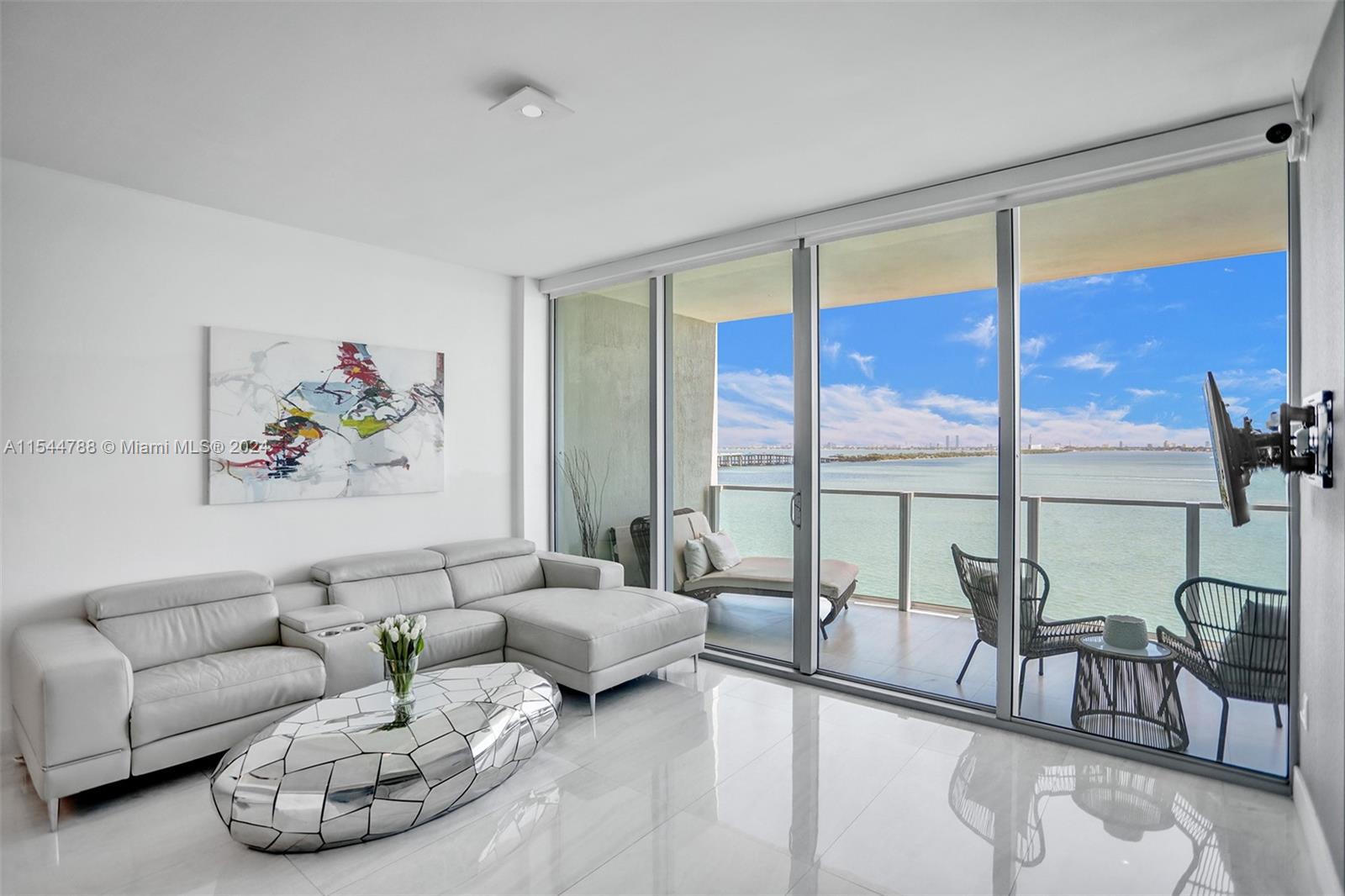 2900 NE 7th Ave 904, Miami, Florida 33137, 2 Bedrooms Bedrooms, ,2 BathroomsBathrooms,Residentiallease,For Rent,2900 NE 7th Ave 904,A11544788