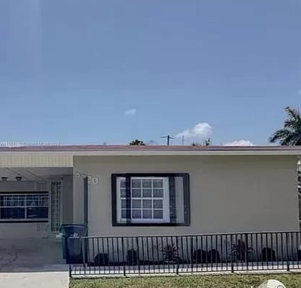 efficiency for rent 1 bedroom 1 bathroom independent entrance. washer and dryer. Water and electricity utilities are included in the rental price. Good location in the city of Cutler Bay