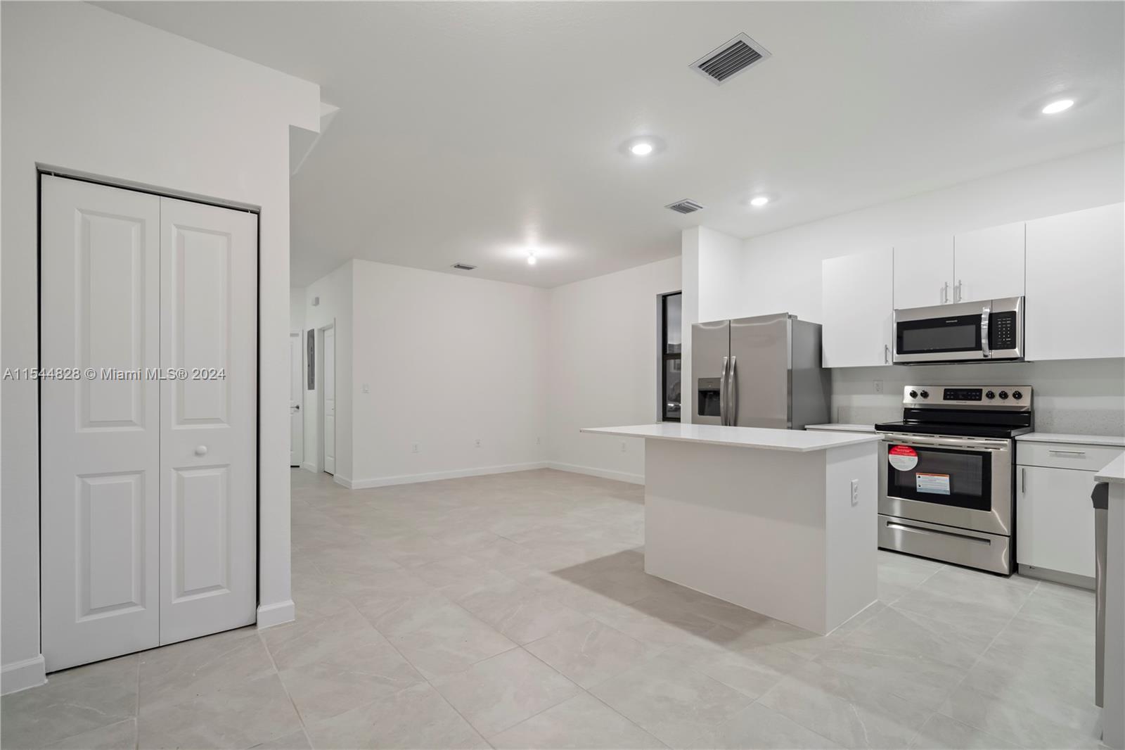 11789 SW 245th Ter ., Homestead, Florida 33032, 3 Bedrooms Bedrooms, ,3 BathroomsBathrooms,Residentiallease,For Rent,11789 SW 245th Ter .,A11544828